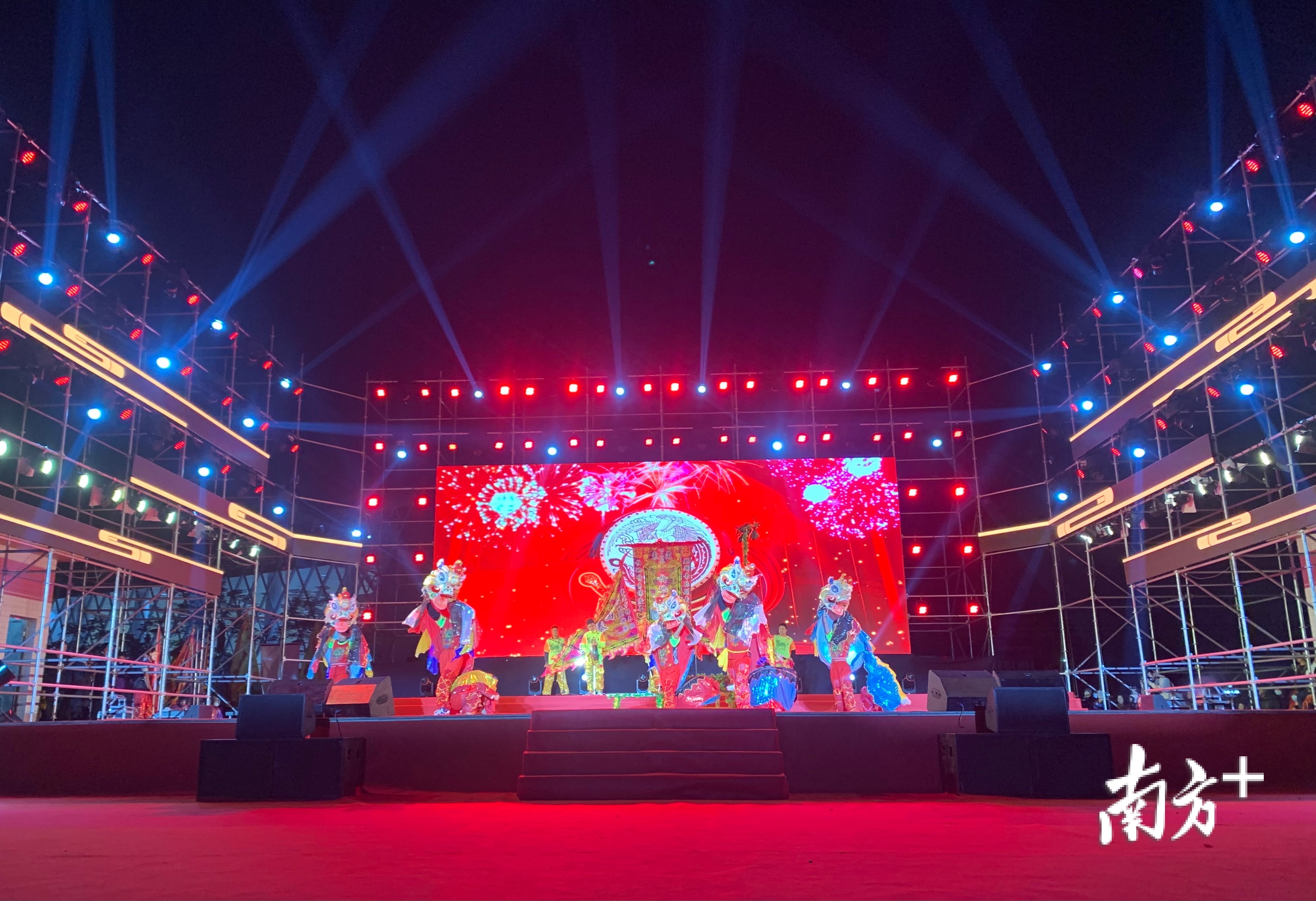 12月15日，2020年第三届广东省非物质文化遗产青少年麒麟舞邀请赛在樟木头镇市民休闲广场隆重举行。