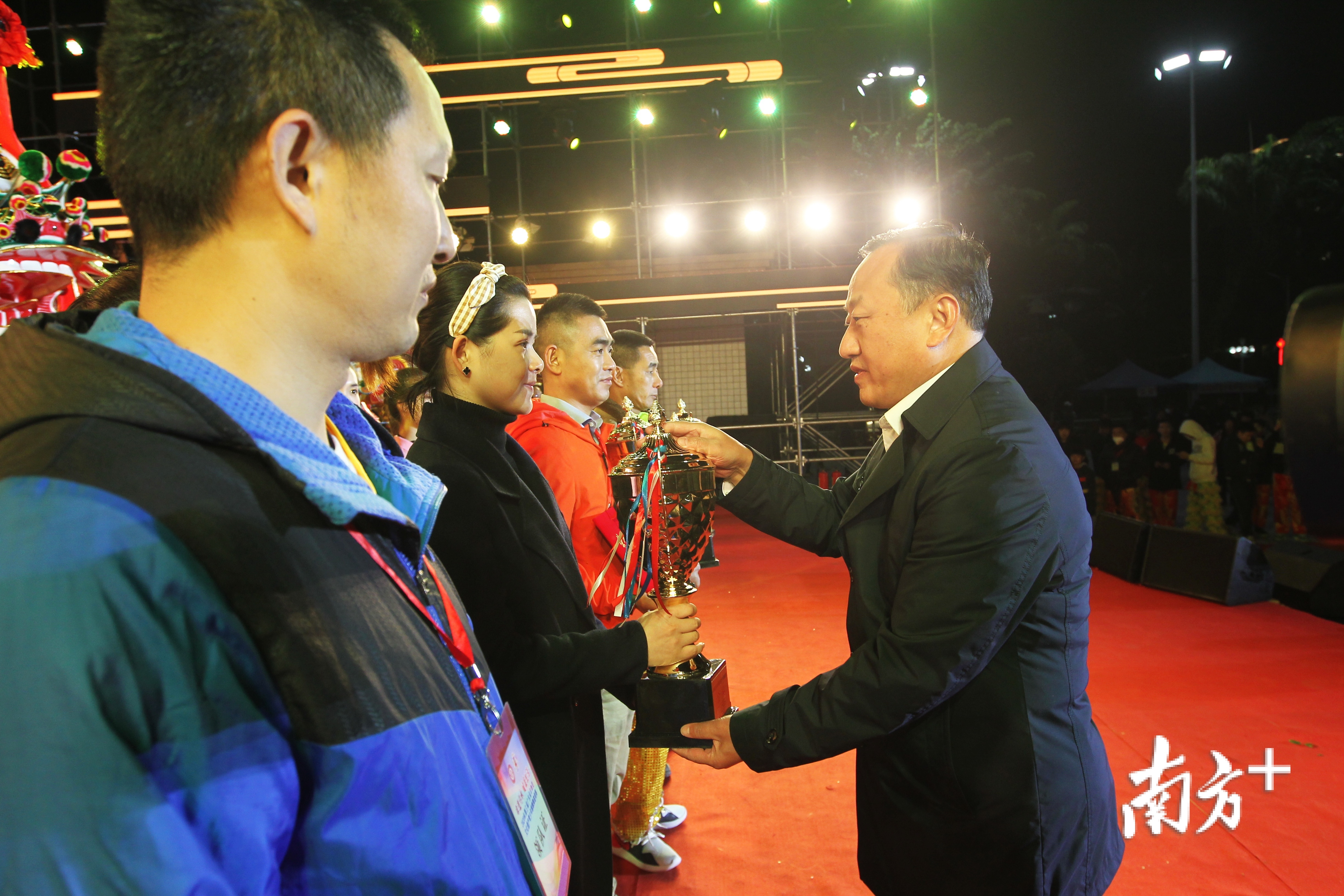 12月15日，2020年第三届广东省非物质文化遗产青少年麒麟舞邀请赛在樟木头镇市民休闲广场隆重举行。