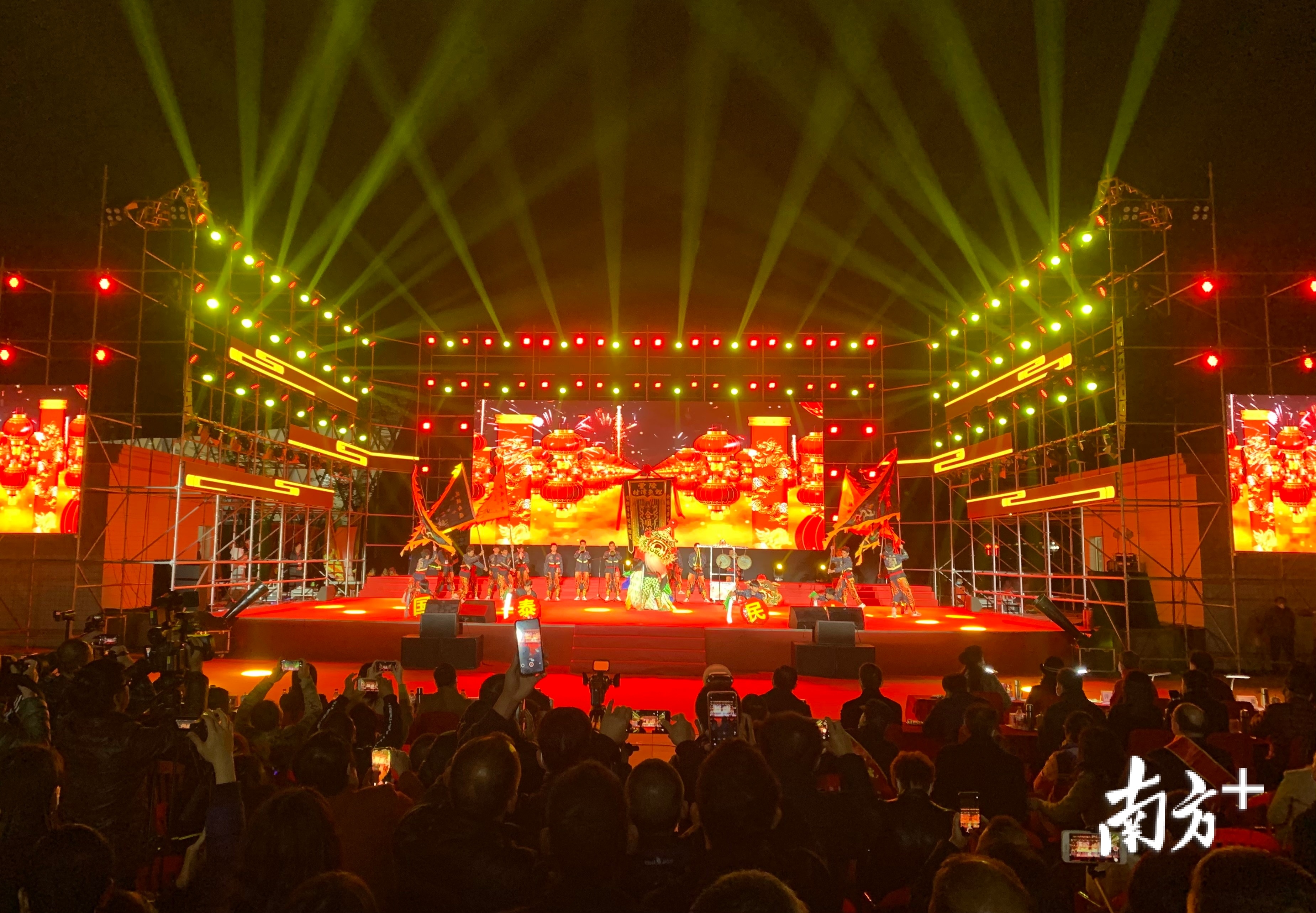 12月15日，2020年第三届广东省非物质文化遗产青少年麒麟舞邀请赛在樟木头镇市民休闲广场隆重举行。