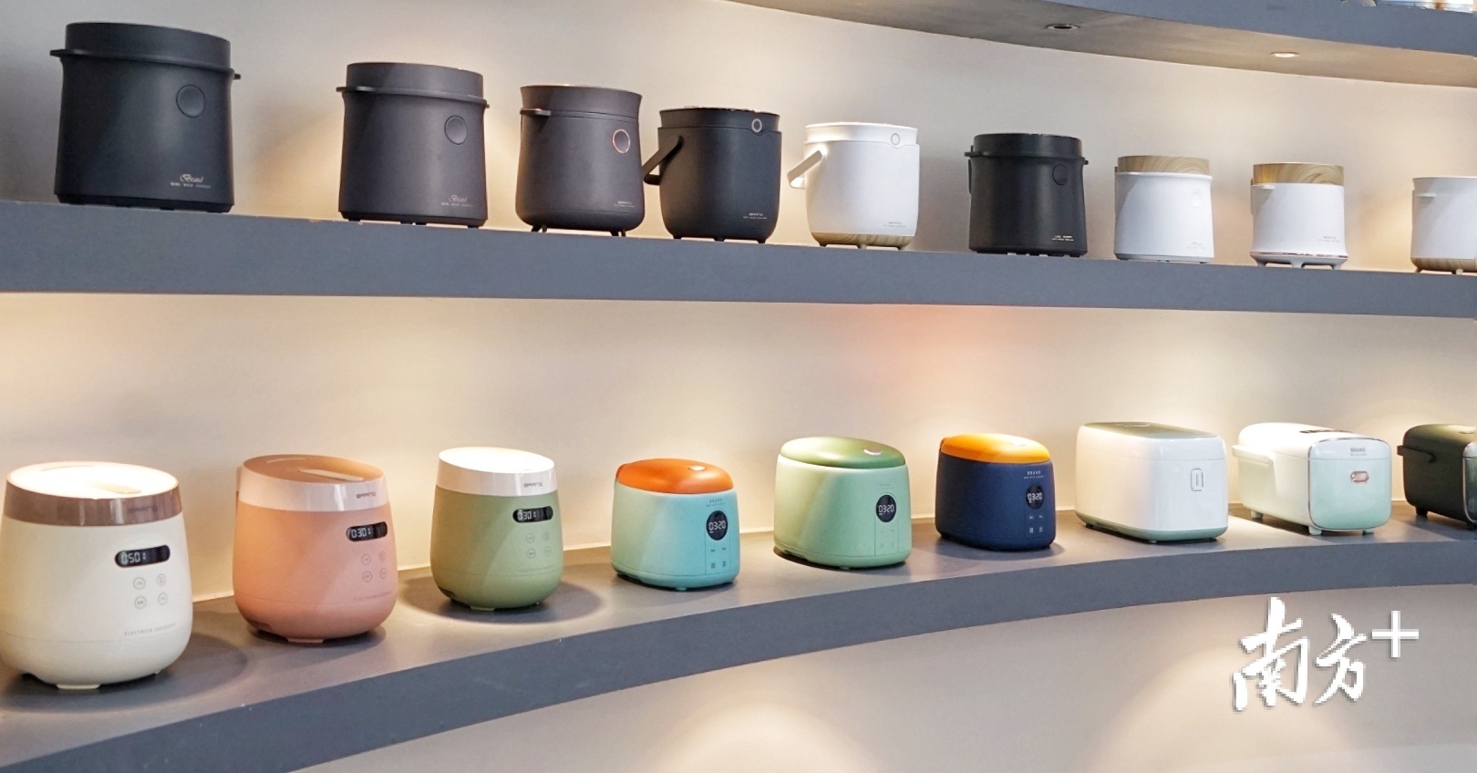 中山市掌声电器有限公司生产的小家电。