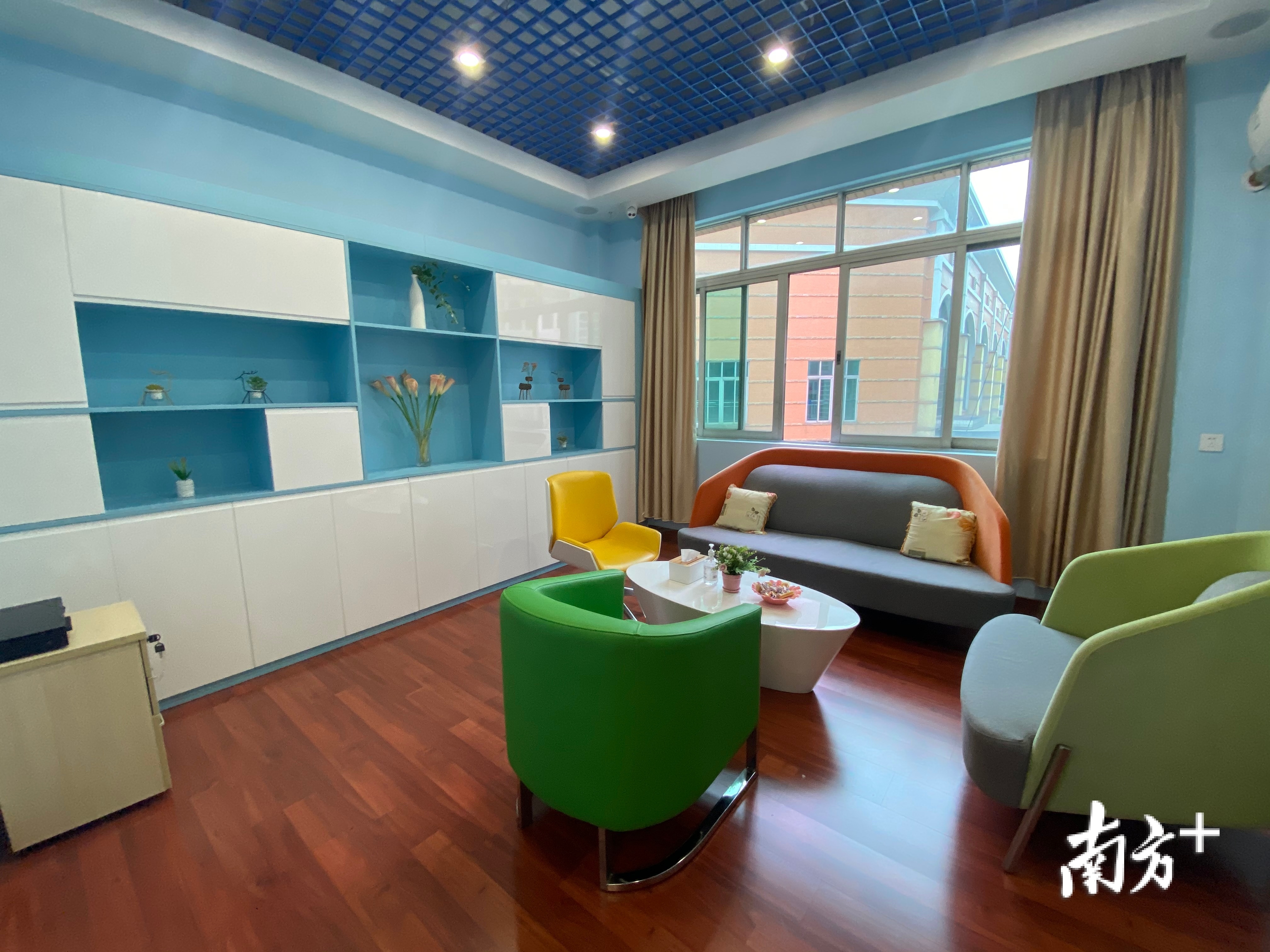 顺德区华侨中学心理健康教育指导中心——“心侨轩”。王雅铄 摄