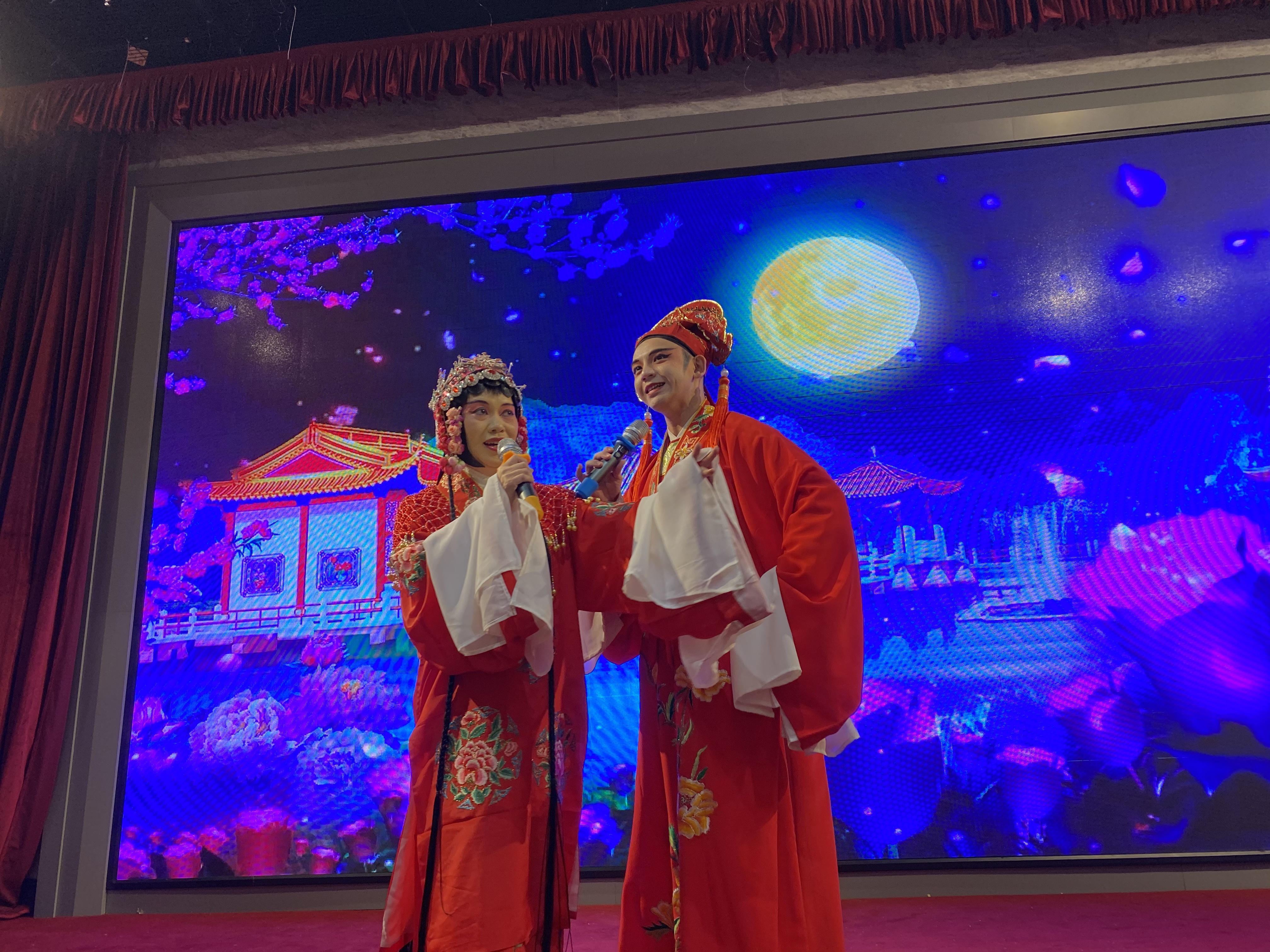 广东汉剧旧称“乱弹”“外江戏”“兴梅汉戏”,是广东省汉族客家戏曲剧种之一,流行于广东的梅州地区、惠州地区、韶关地区等闽粤赣边区各地。2008年,广东汉剧入选第二批国家级非物质文化遗产名录。