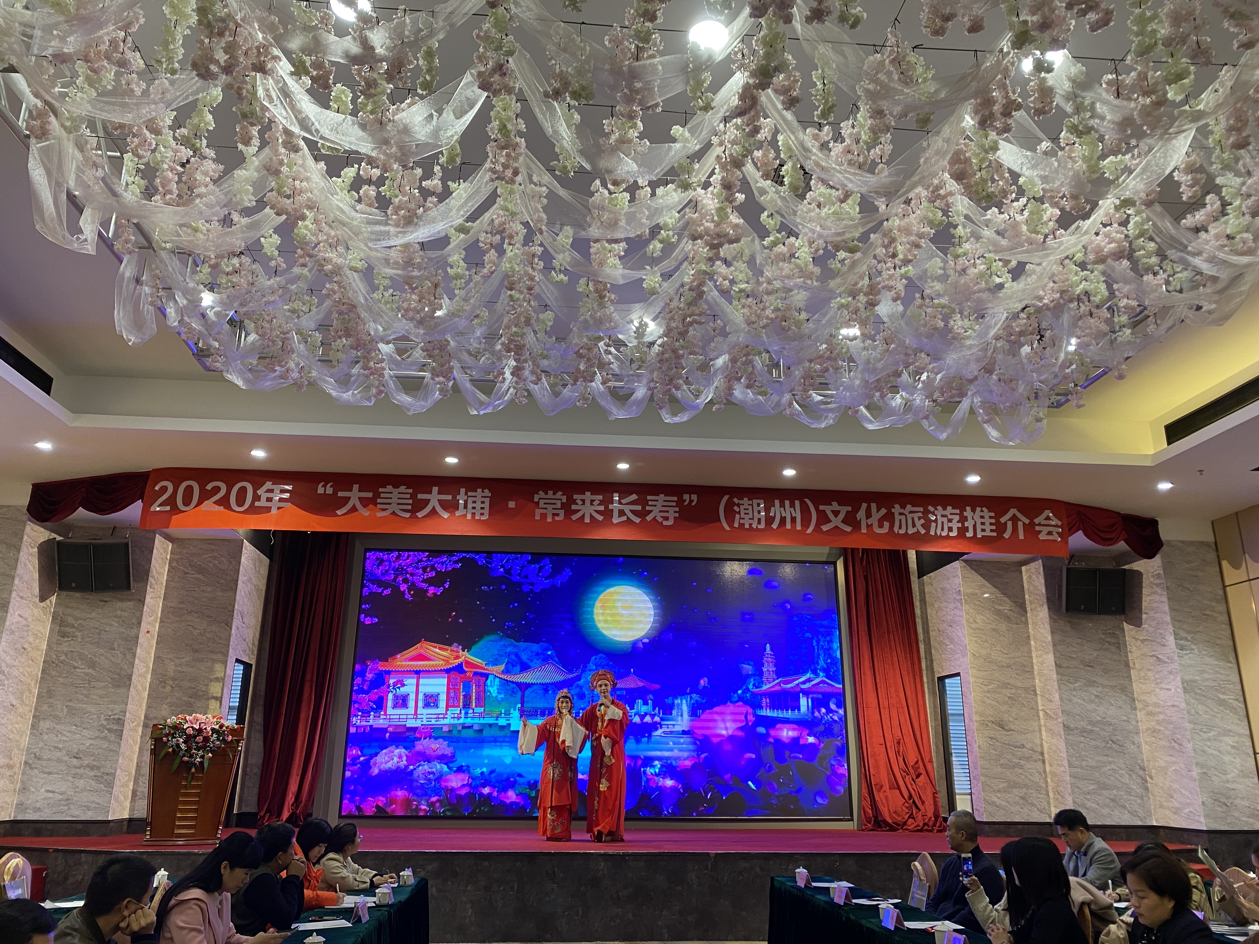 汉剧有“南国牡丹”之称,赢得现场阵阵掌声。