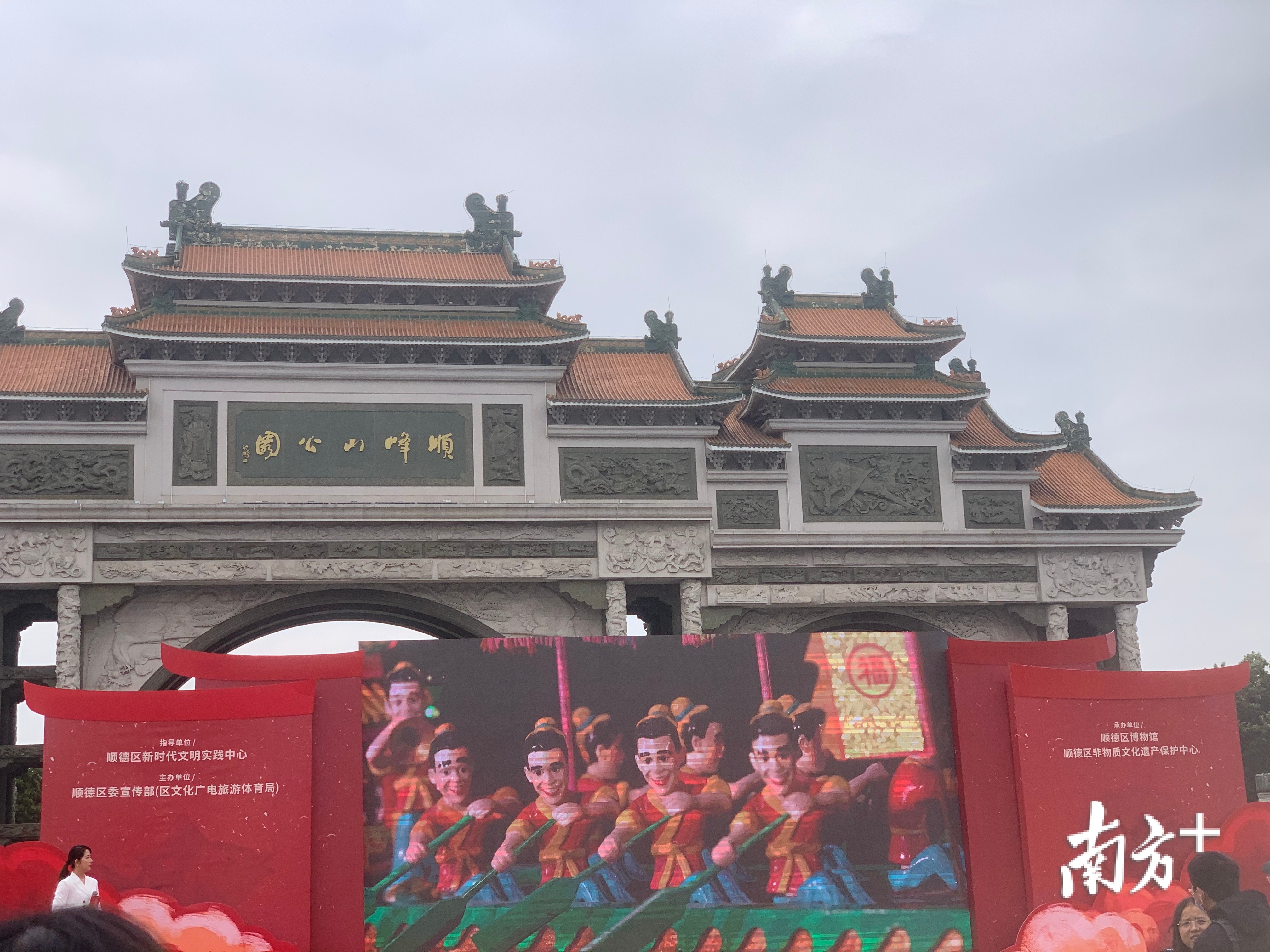 八部非遗代表性传承人抢救性记录片现场发布。