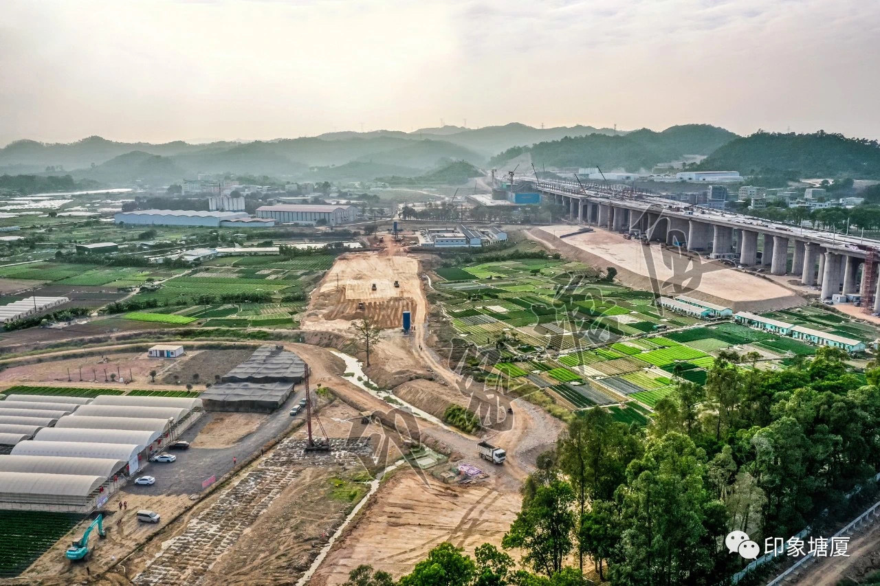 12月19日，塘厦镇长叶惠明率队调研赣深铁路东莞南站（塘厦站）有关工程建设进度。塘厦镇委委员朱仲平、黄林及相关部门负责人陪同调研。