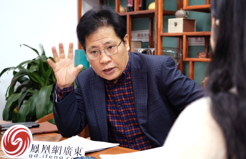 南海区政府顾问、资深媒体人、著名评论员龙建刚作客凰家访谈。