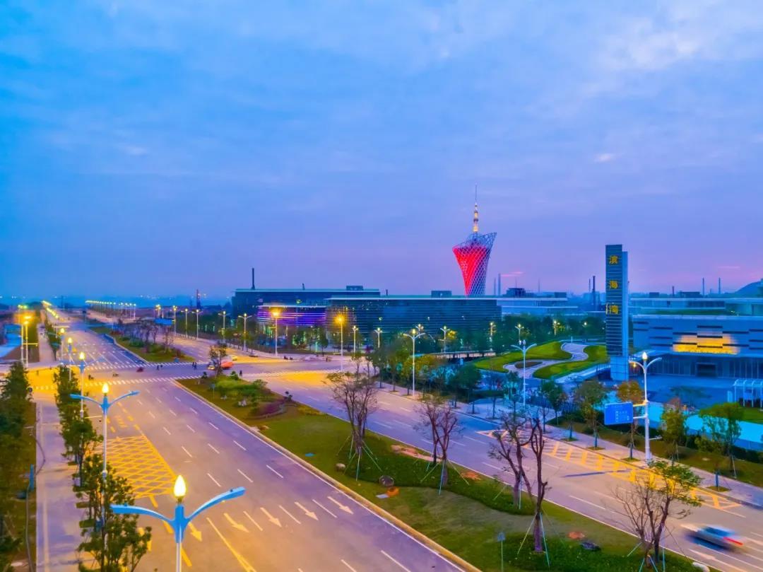 ▲兴海路夜景图 ▲兴海路夜景图