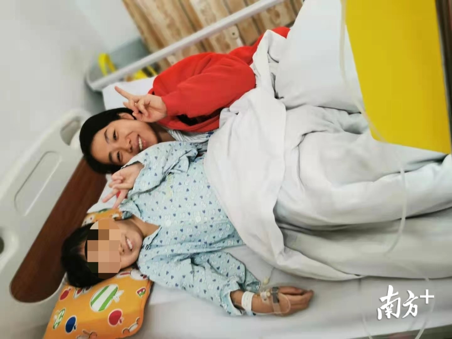 90年母亲割肝救女：“希望她能像正常孩子一样生活！”