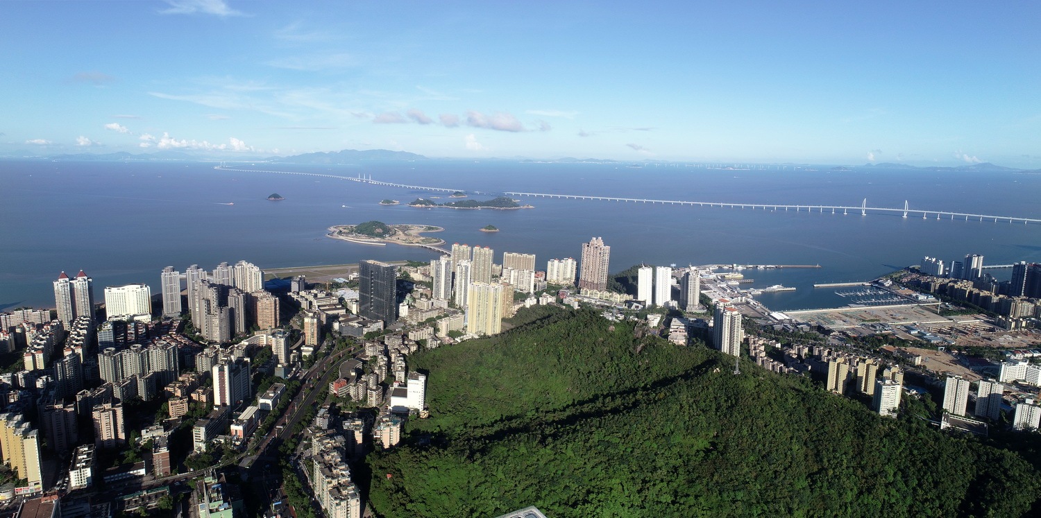 香洲区地区生产总值由2016年的1056.52亿元，增长至2019年的1542.93亿元，经济总量持续排名全市第一。 关铭荣 摄