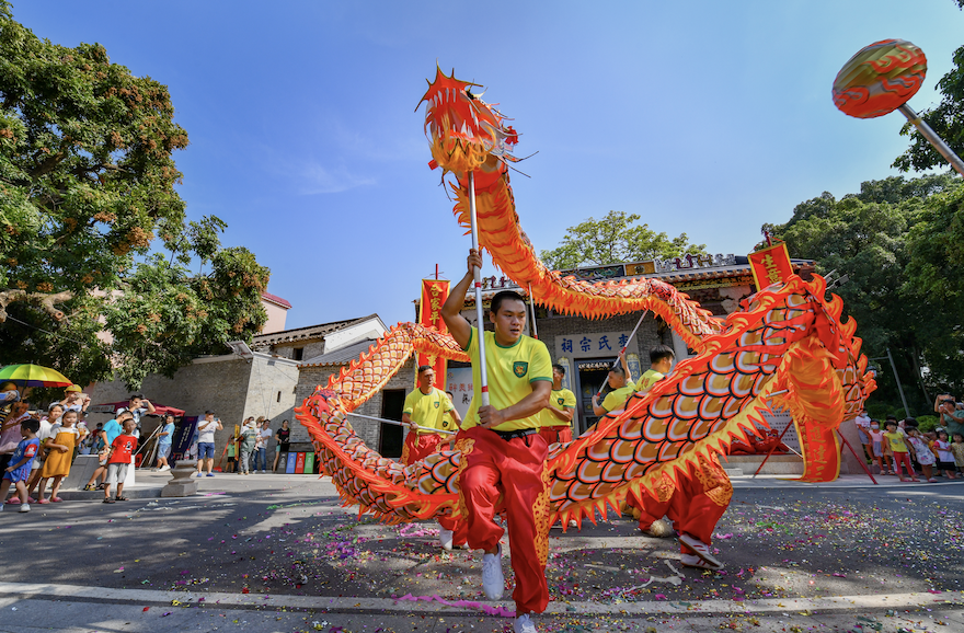 《龙耀欧南》 李淑仪 摄