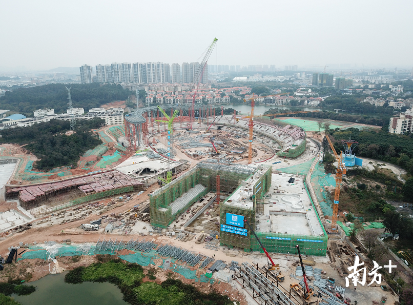 南海体育中心项目正在建设。 南海体育中心项目正在建设。
