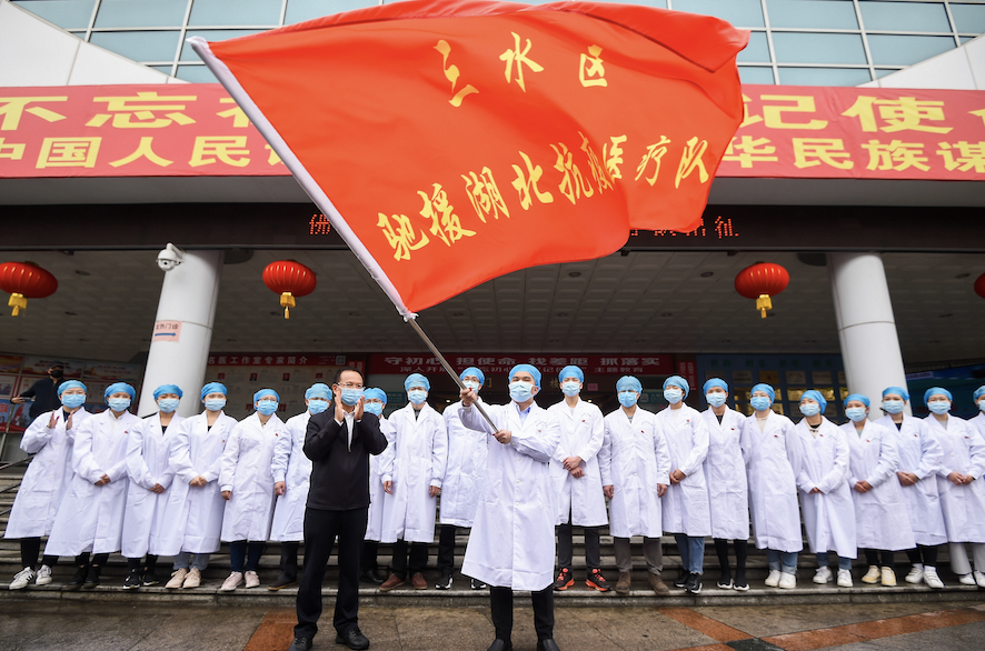 《英雄出征》 李东 摄