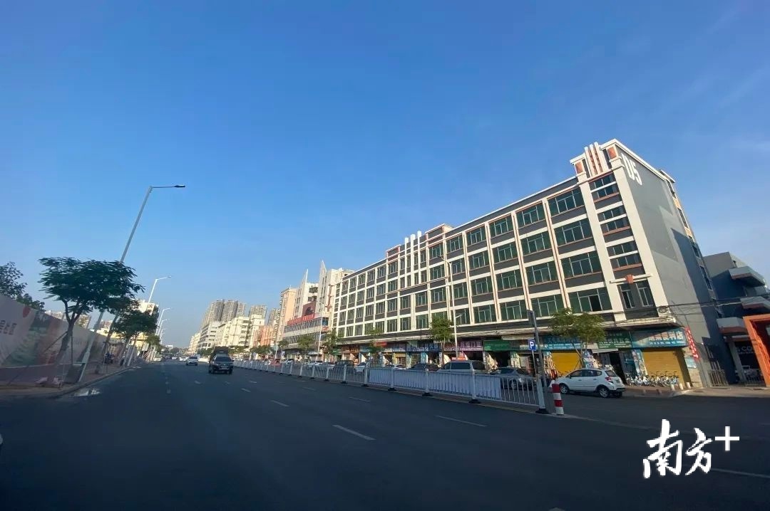 万高路升级改造工程。