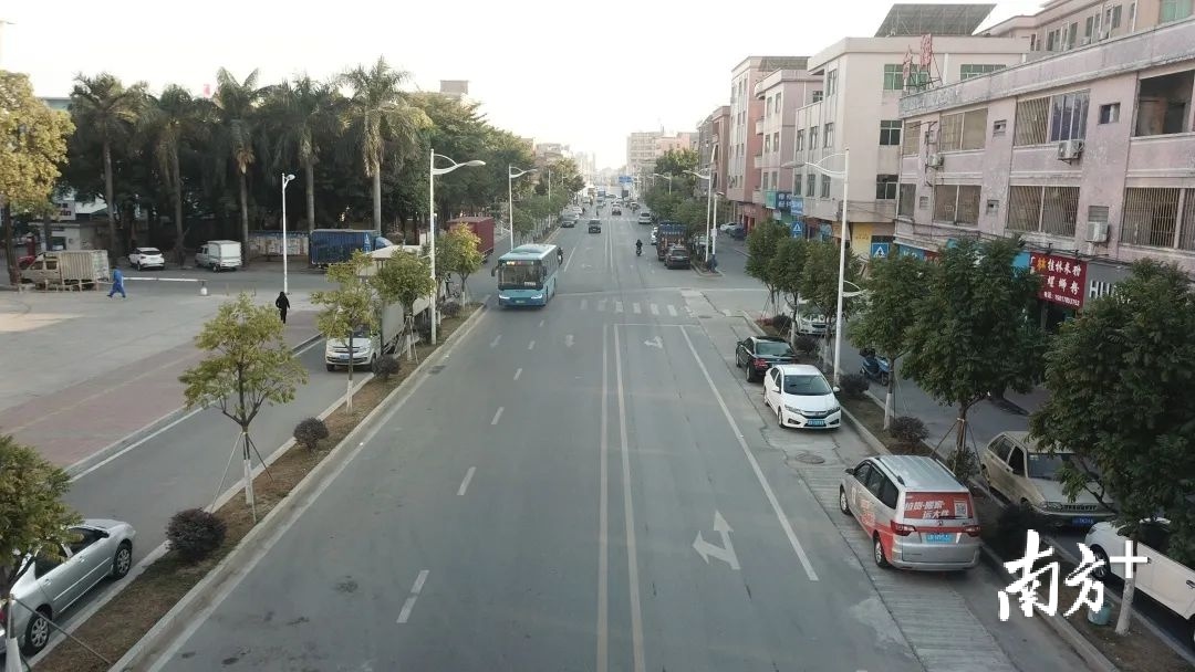 万江街道新村主干道联网路10kV架空线迁改工程。