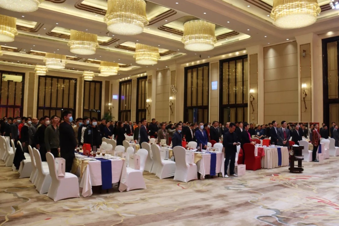 2020年东莞市汽车行业协会年会在庄严的《中华人民共和国国歌》中徐徐拉开帷幕。