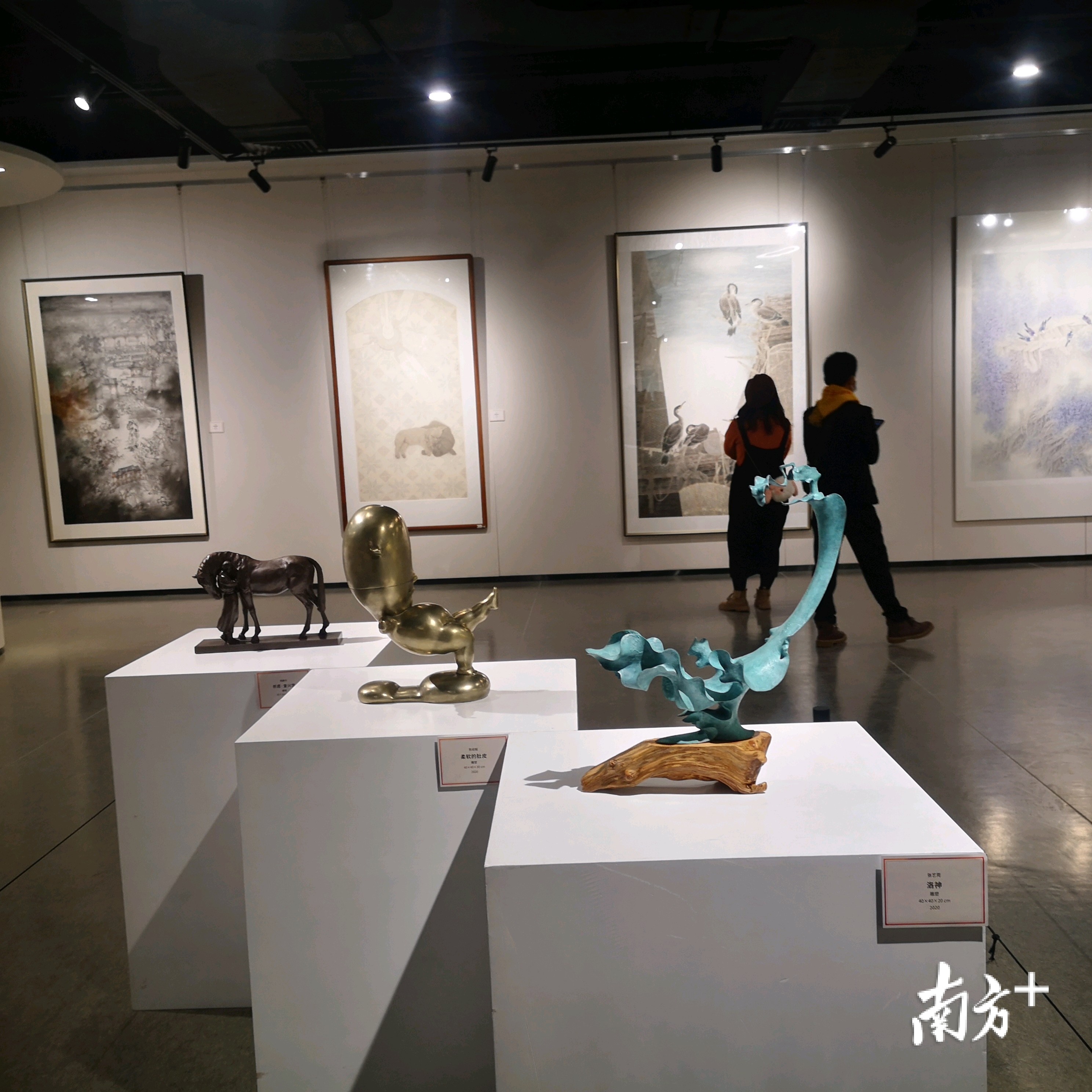 不少市民前来参观。魏英 摄 不少市民前来参观。魏英 摄