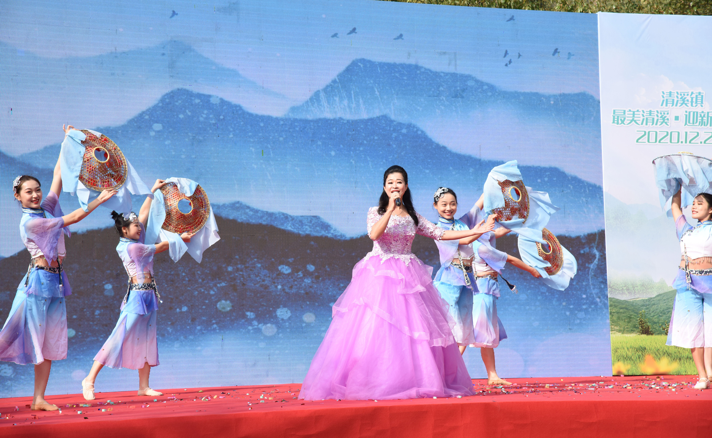 12月26日，“最美清溪·迎新2021”旅游推介暨元旦登山活动在风景怡人的清溪银瓶山森林公园拉开帷幕。