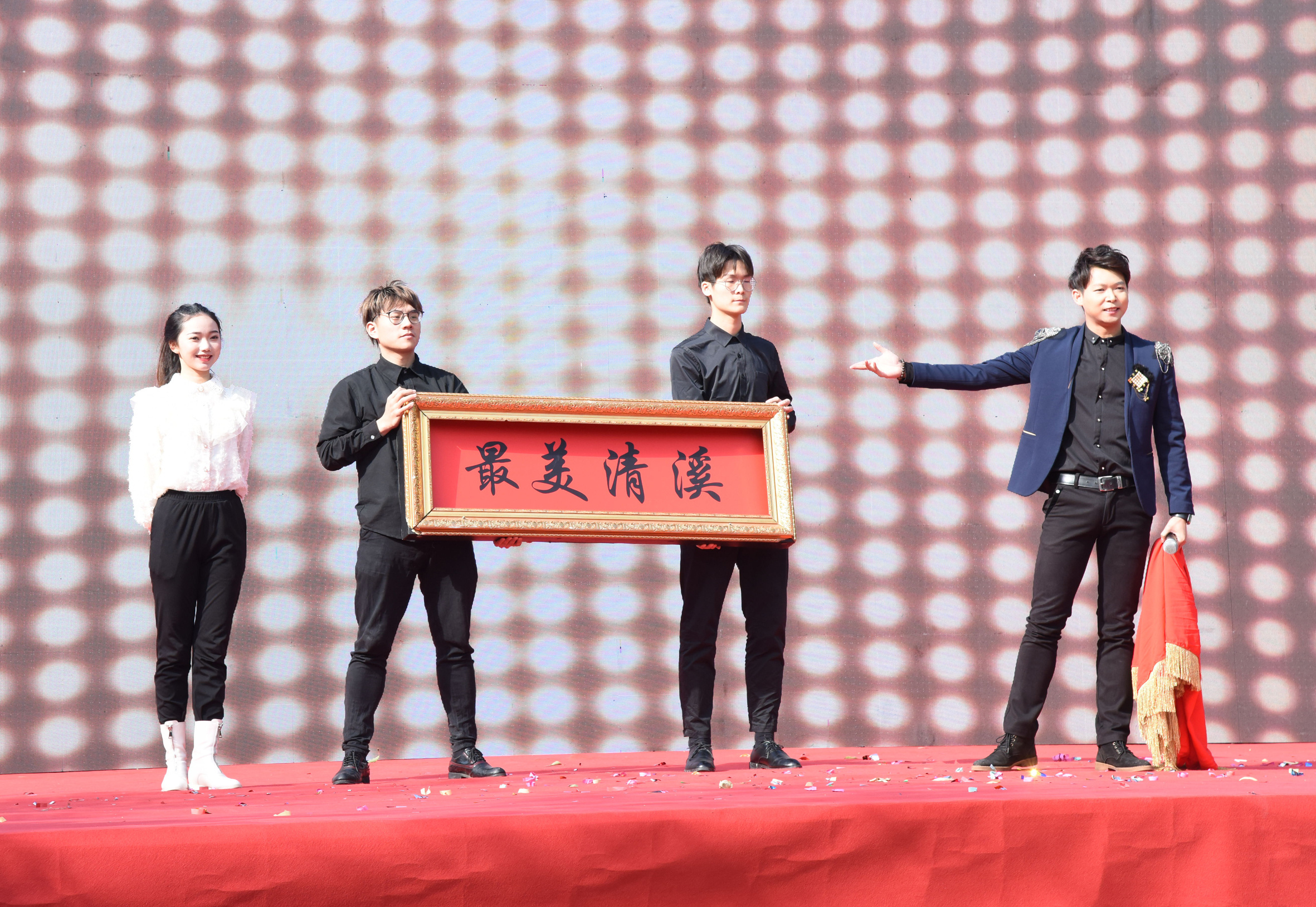 12月26日，“最美清溪·迎新2021”旅游推介暨元旦登山活动在风景怡人的清溪银瓶山森林公园拉开帷幕。