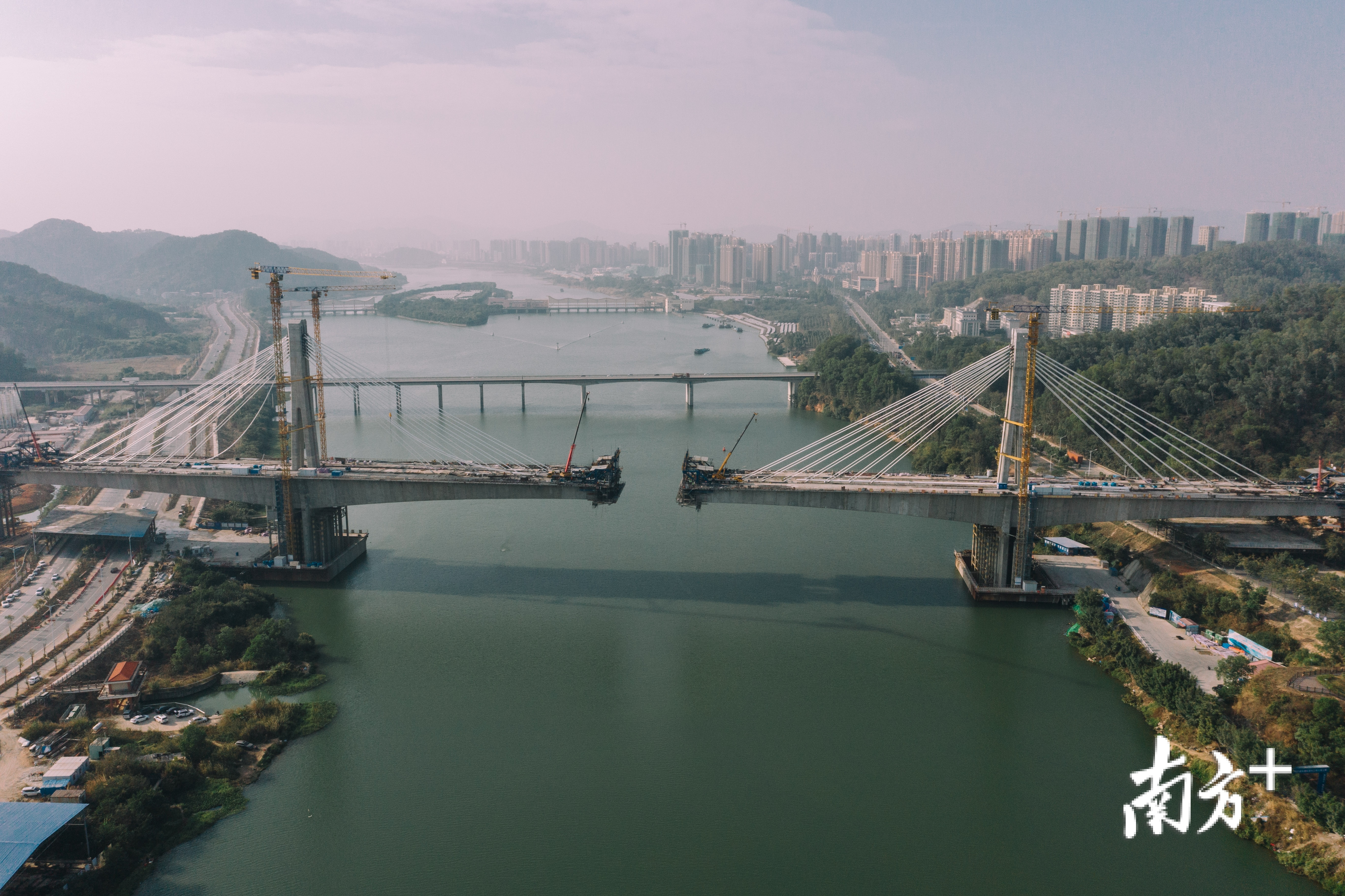 剑潭东江特大桥。 剑潭东江特大桥。