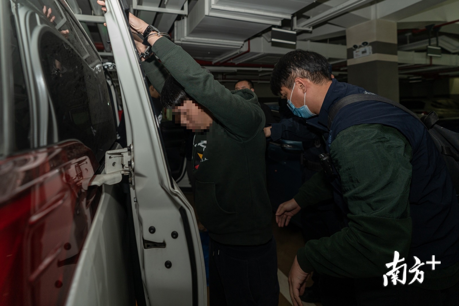 案值1.9亿元！拱北海关破获“水客”团伙走私案_南方plus_南方+