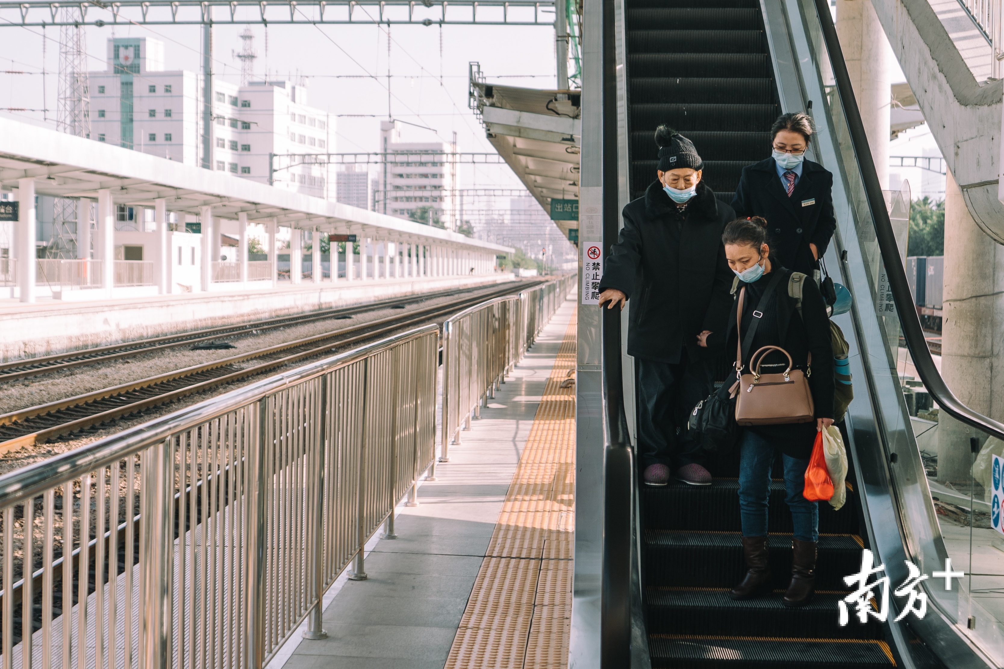 升级后的火车站设置了8个扶梯。 升级后的火车站设置了8个扶梯。