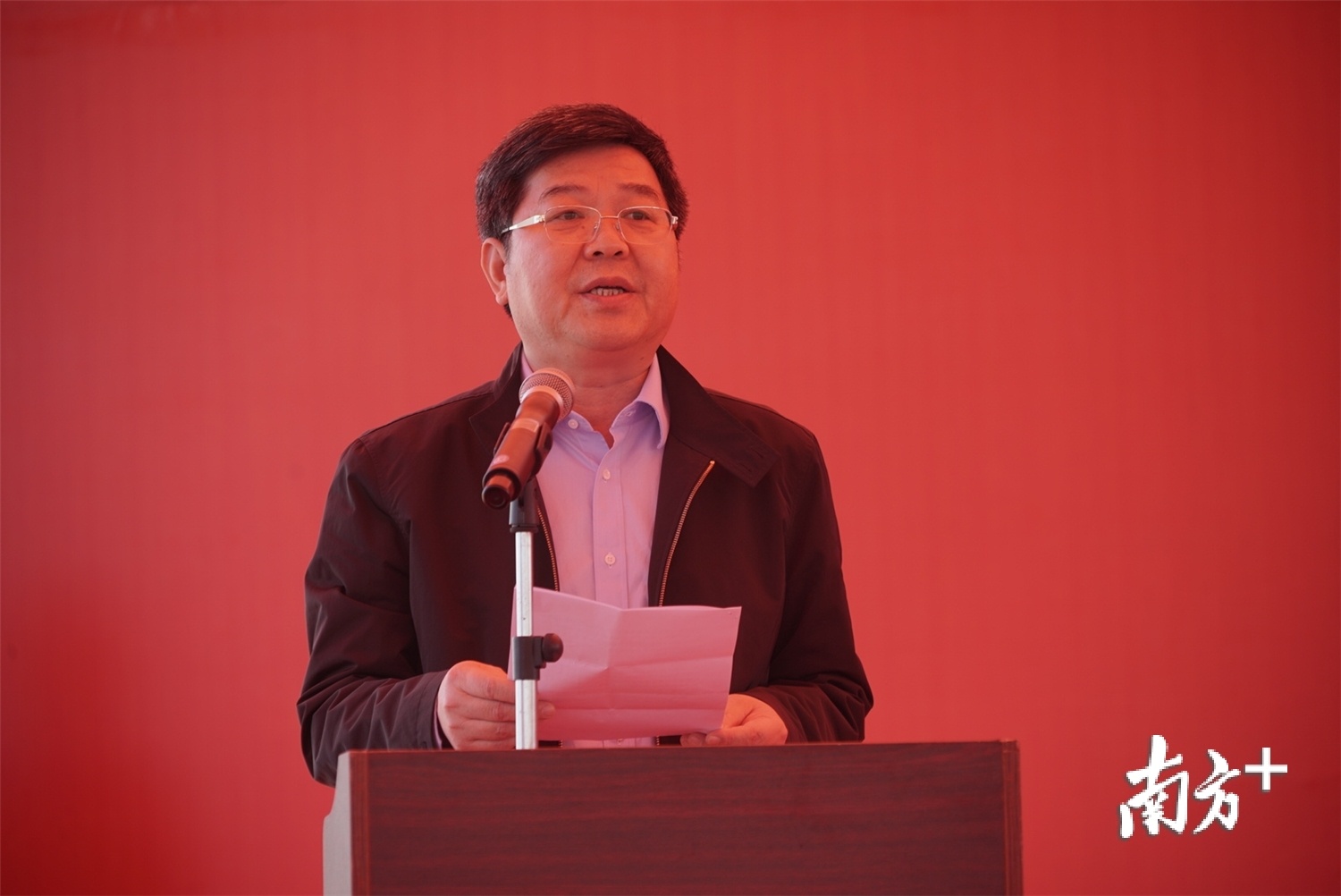 惠州市副市长、惠州新材料产业园规划建设指挥部总指挥冯起忠致辞。