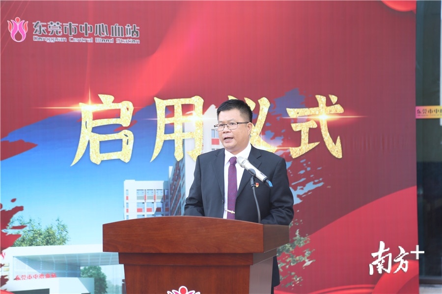 启用仪式由市中心血站党支部书记、站长韩国伟主持。 启用仪式由市中心血站党支部书记、站长韩国伟主持。