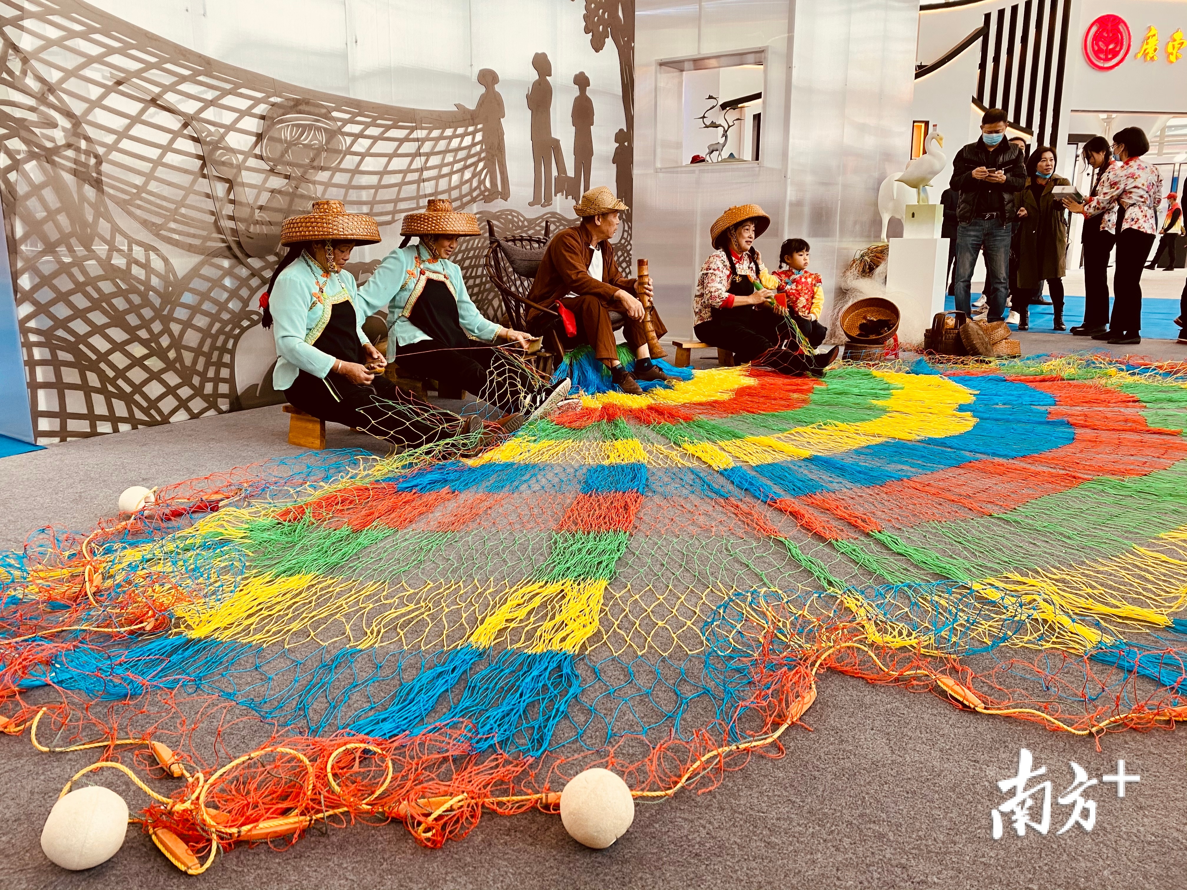 首届阳江文化艺术博览会展现渔家风情。文春梅 摄