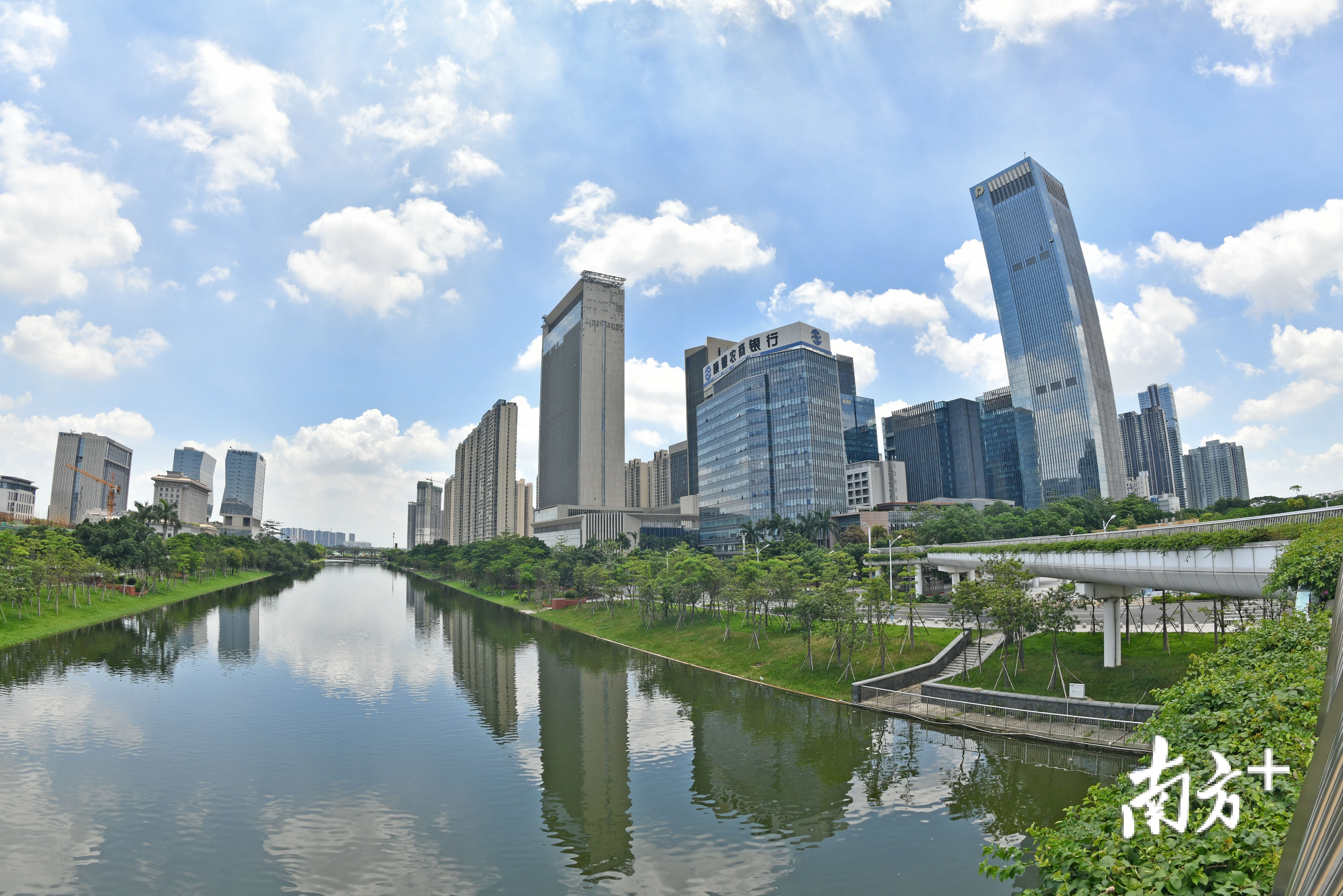 快速迈向产业强,生活好,生态优的"三生"融合现代化城市