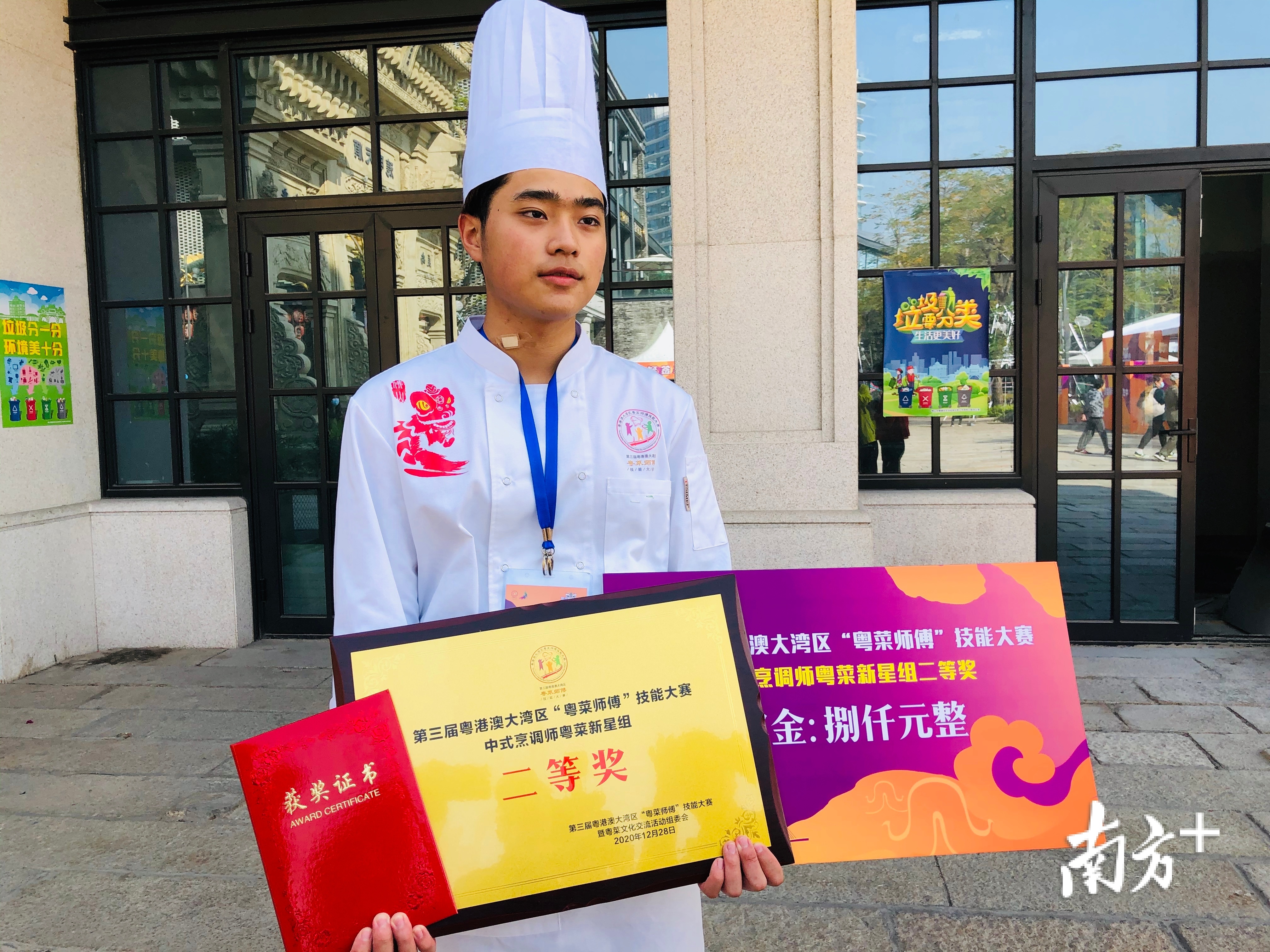 19岁的顺职院大二学生梁均毅荣获“中式烹调师•粤菜新星组”二等奖。欧阳少伟 摄