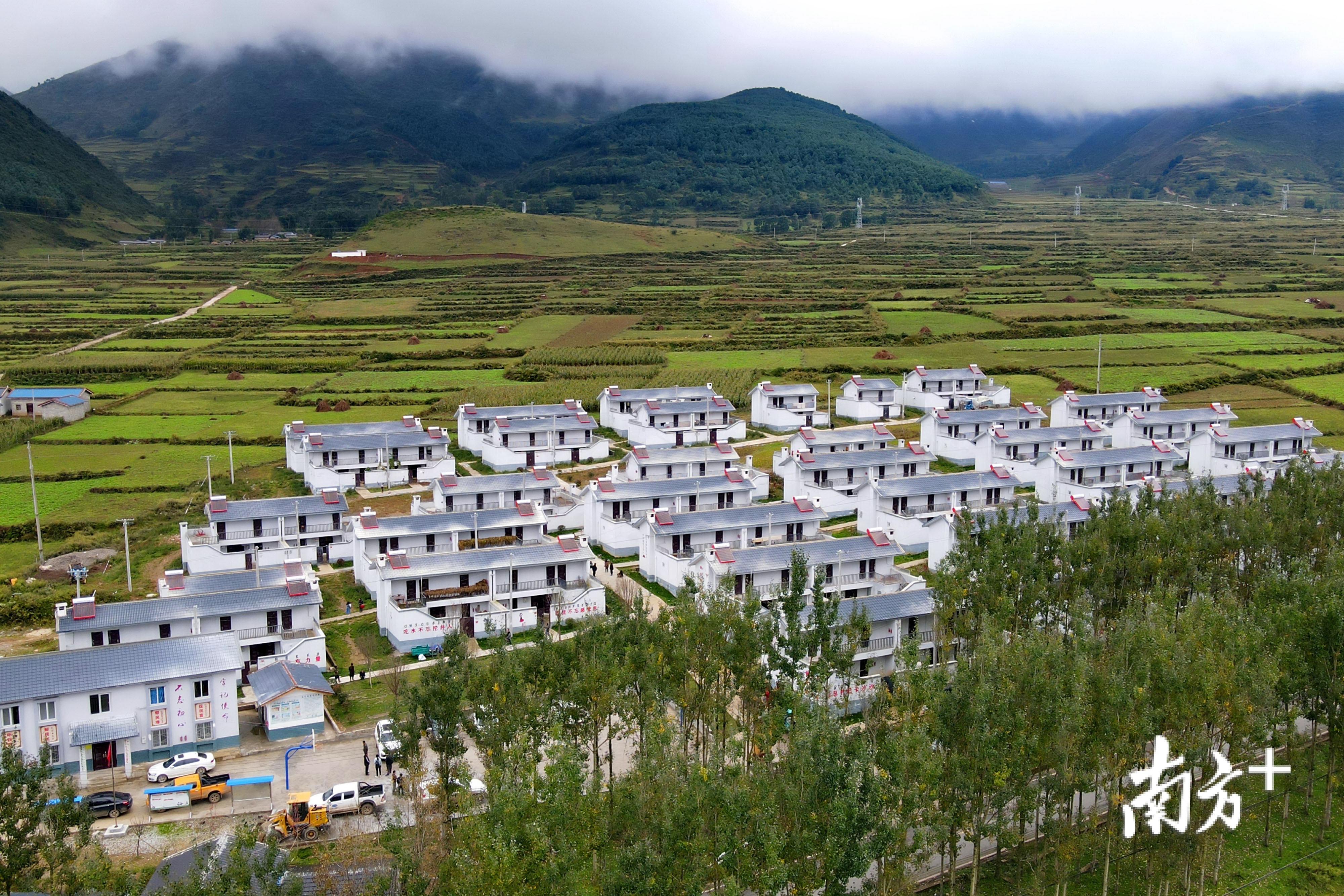 由佛山援建的凉山布拖县竹尔苦村新貌。田人心 摄