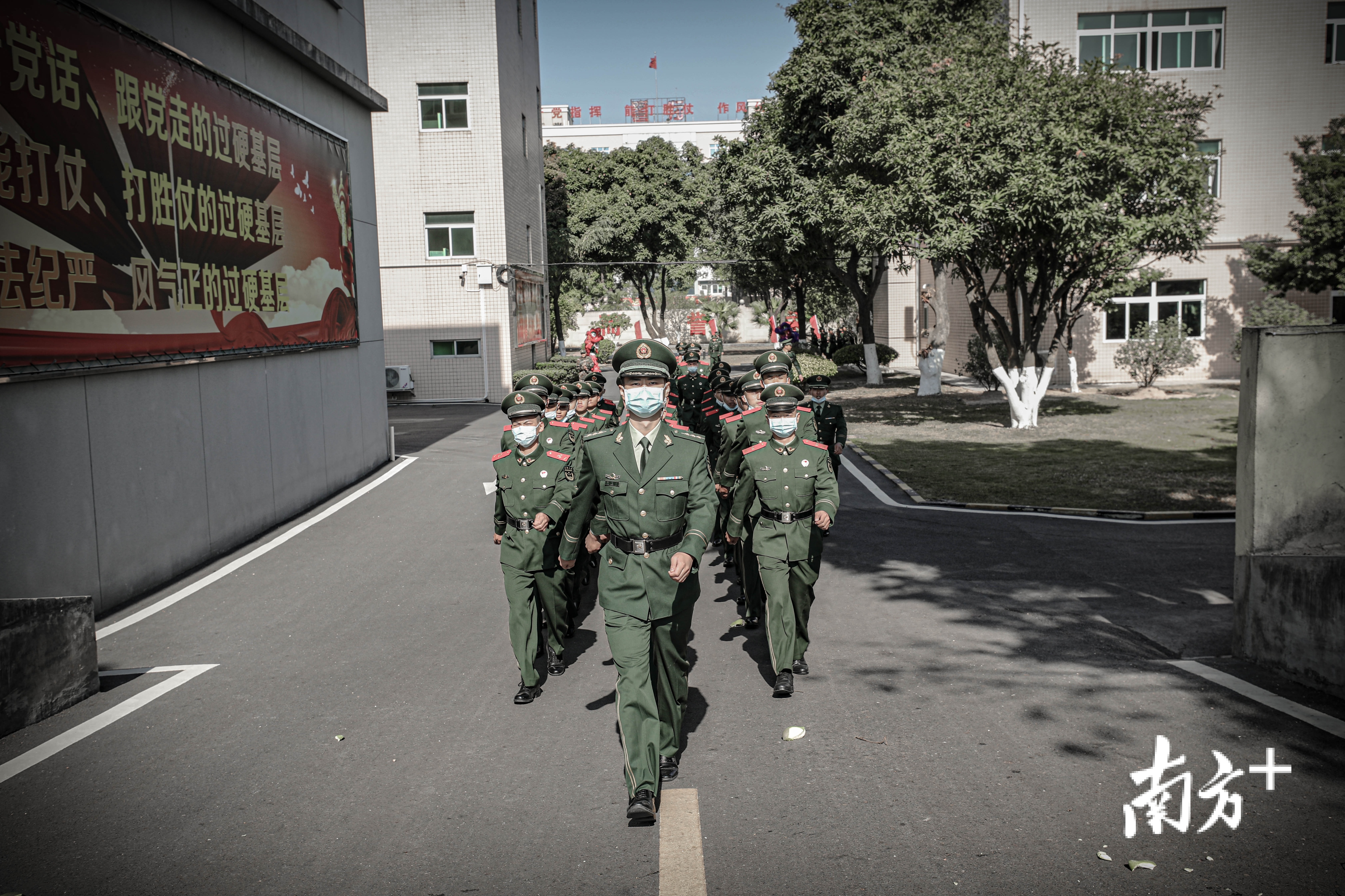 圖集新訓結束中山武警新兵正式入營