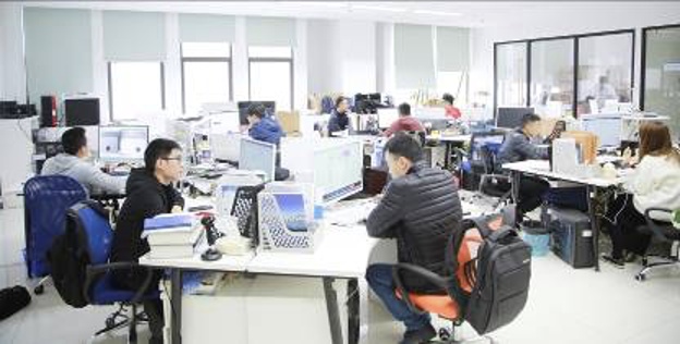 首批5名跟随李泽湘来到松山湖的创业者，有4名成为了产品销往全球的创业新星。