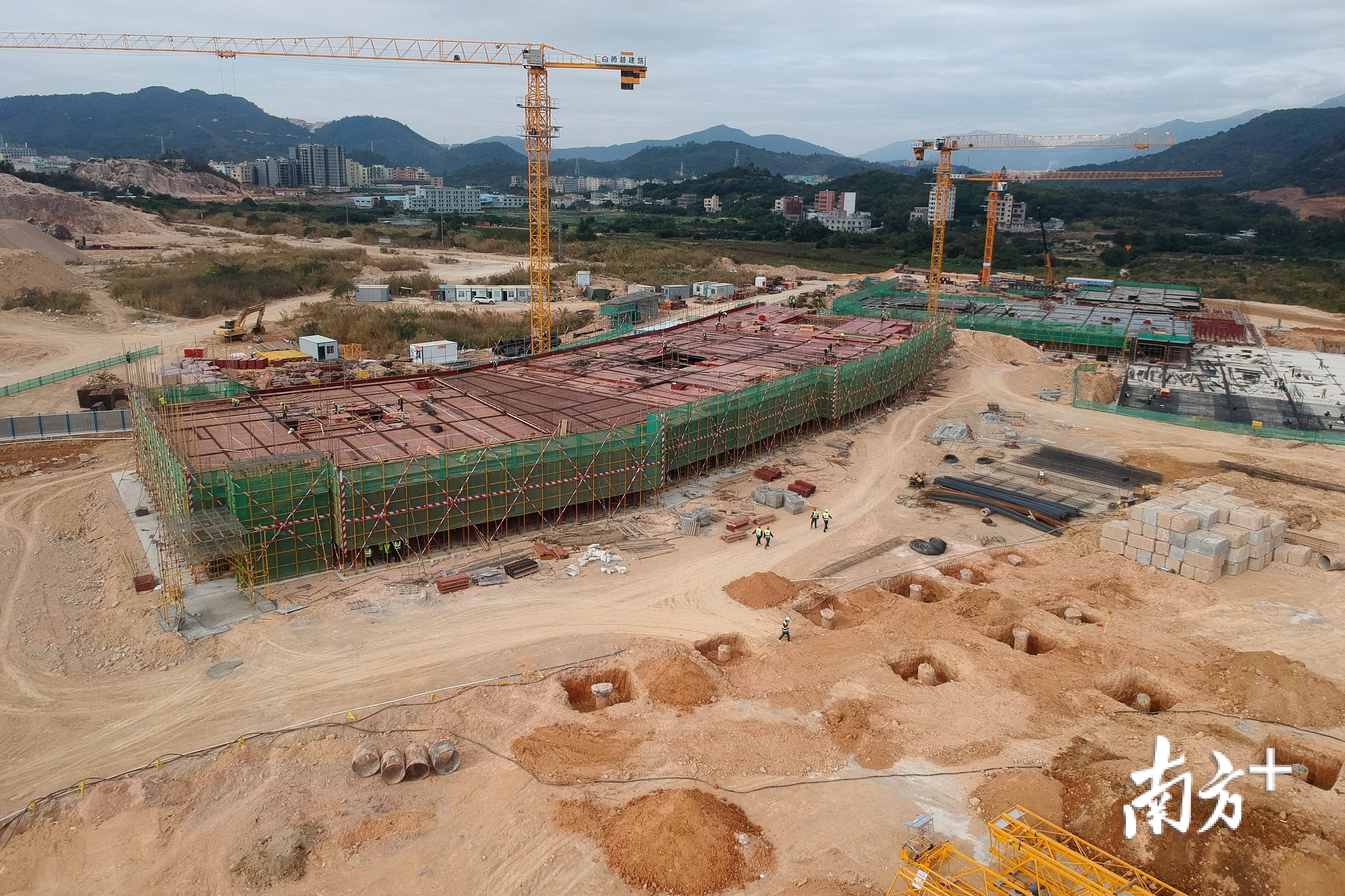 惠阳梅龙湖智能制造产业新城正在建设中。