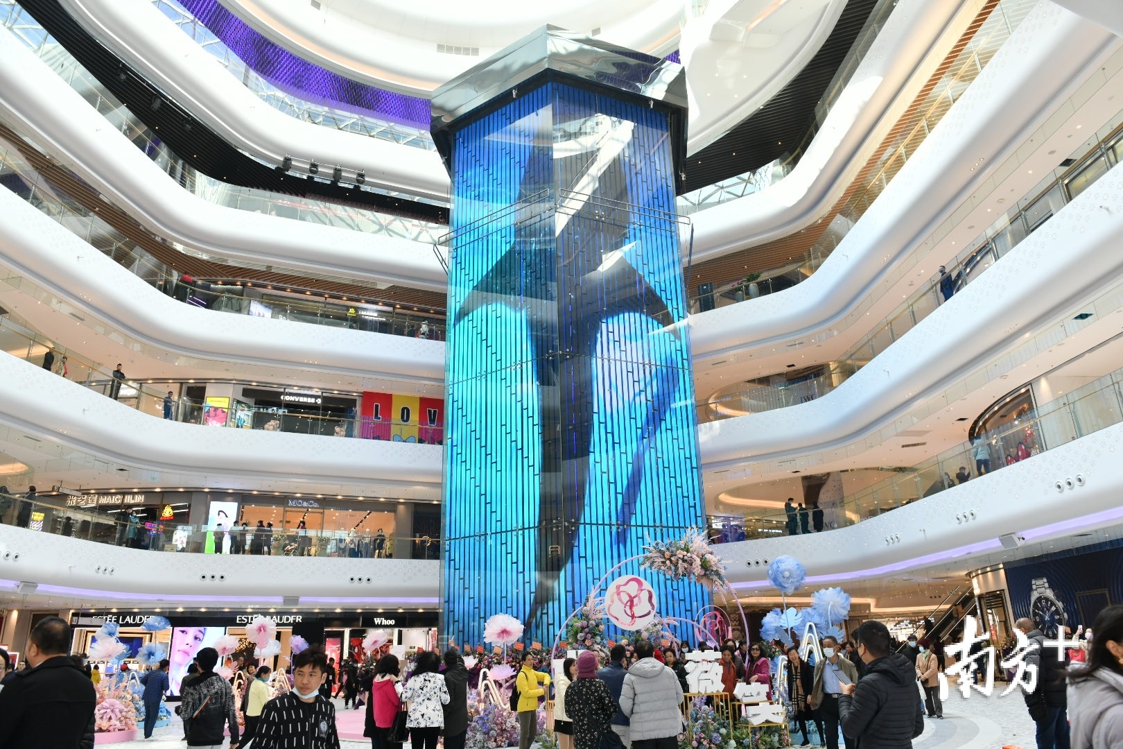 开业首日，不少市民前来打卡。