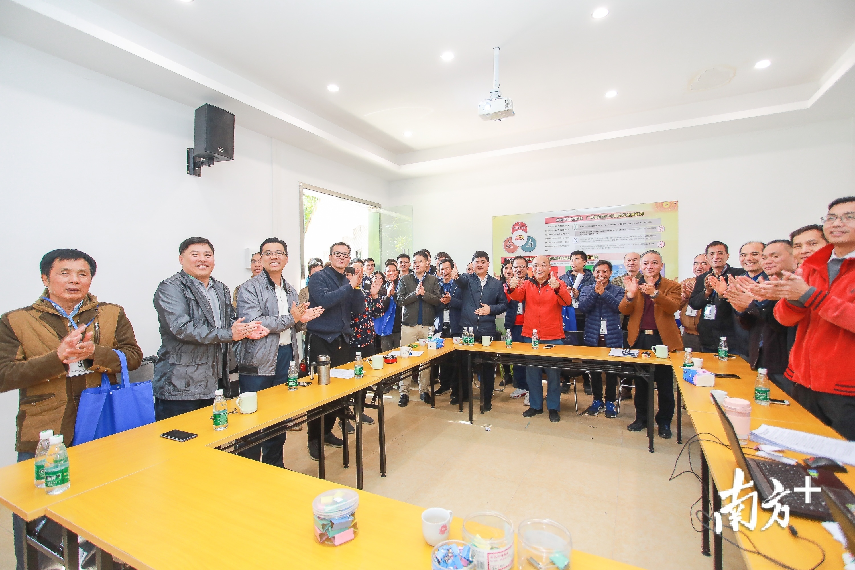 美的、碧桂园等本土企业在2019年以来的增资扩产投资额达416.9亿元。图为碧桂园总部与博智林机器人基地。南方日报记者 戴嘉信 摄