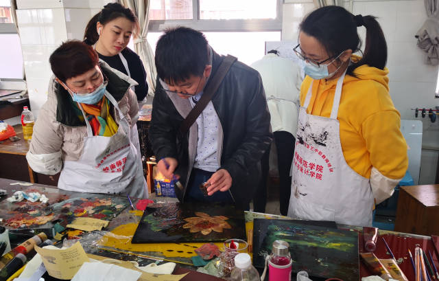 教师在为学员作示范