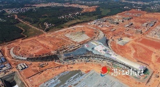 湛江吴川机场航站楼展露雏形。 记者 张锋锋 摄 湛江吴川机场航站楼展露雏形。 记者 张锋锋 摄