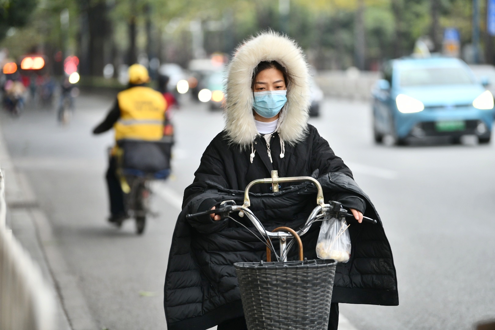 广州的朋友,记得寒风中多穿点
