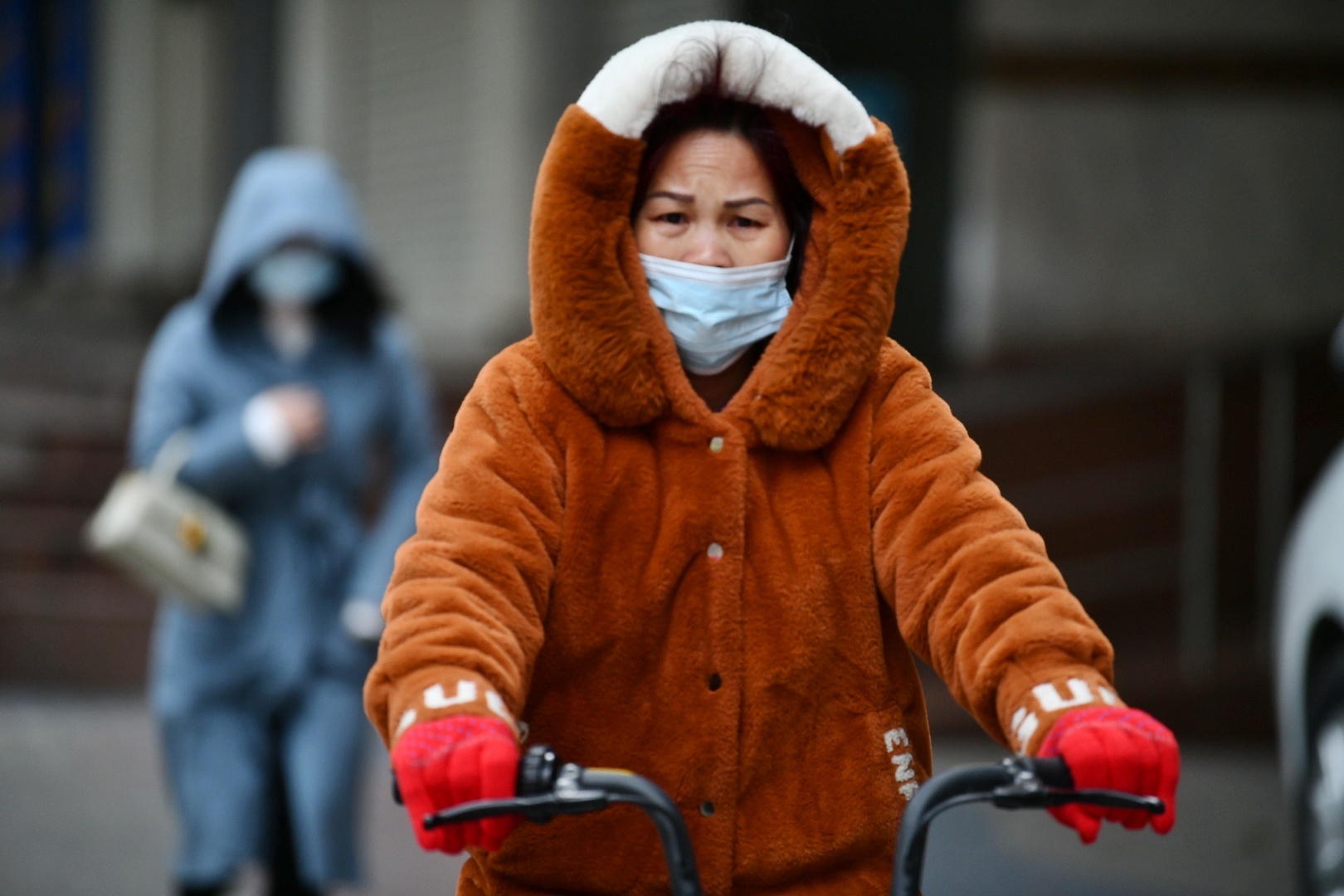 广州的朋友,记得寒风中多穿点