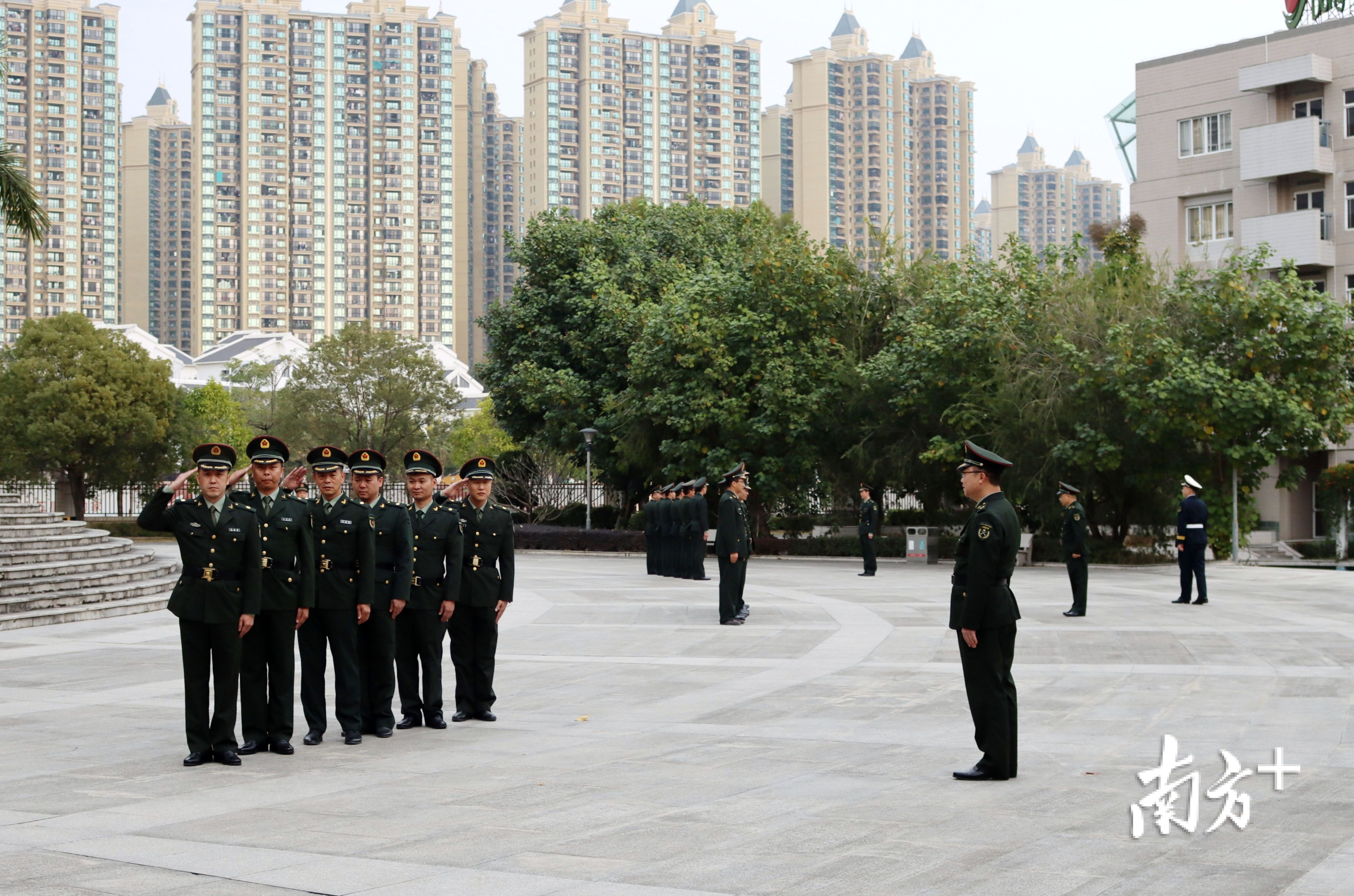 新式人武干部服装图片