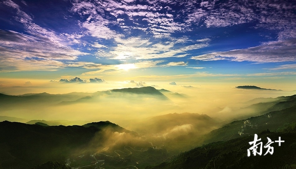 凤凰山是潮州古城外的热门景点，凤凰云雾、雾凇都吸引众多摄影爱好者。陈锡荣 摄