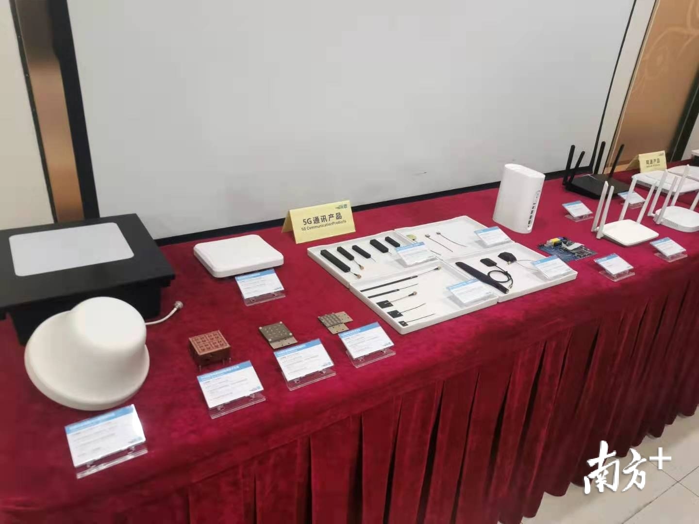 中元创新研发的新一代5G通讯产品。 黄逸豪 摄