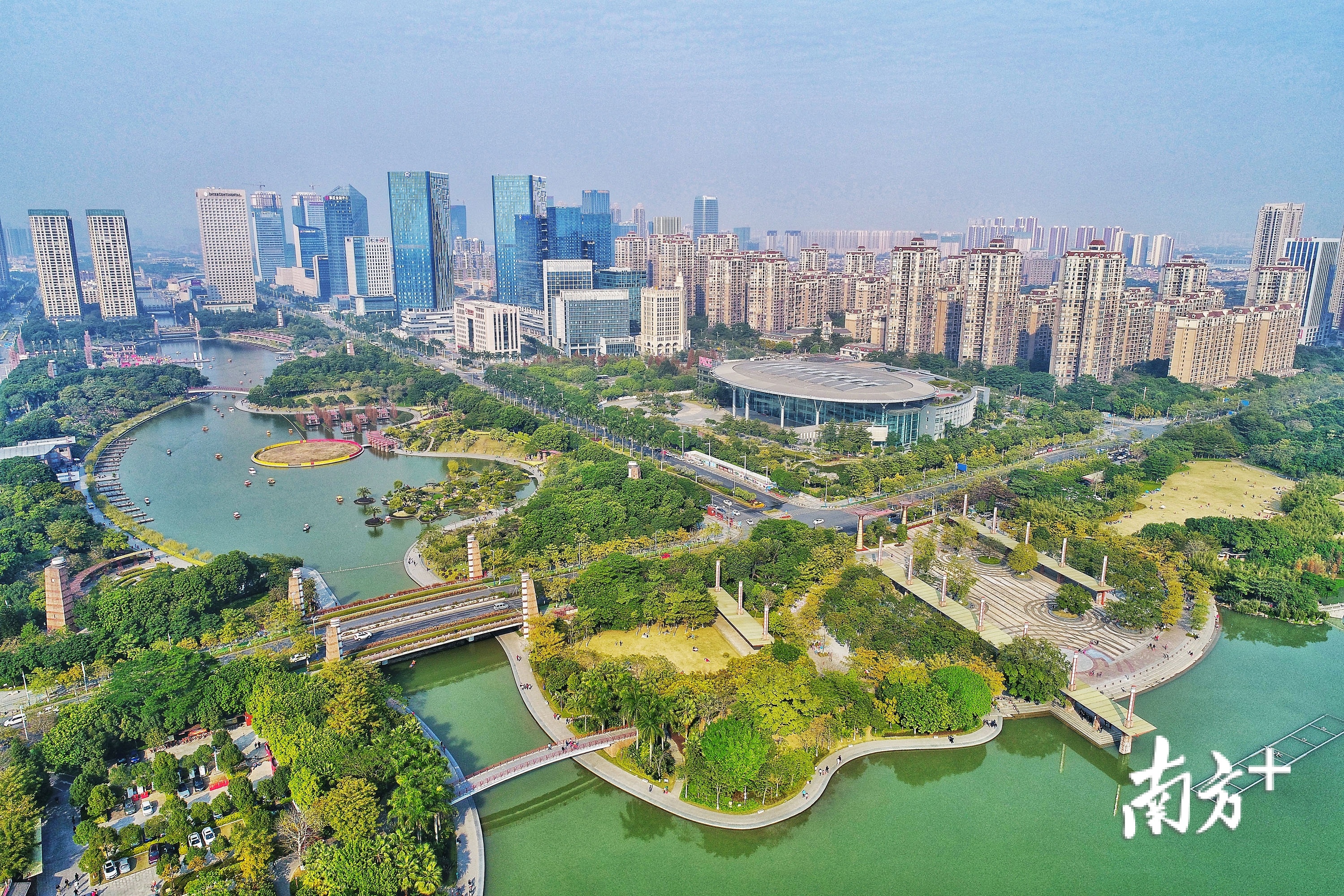 图为千灯湖景观。南方日报记者戴嘉信 摄 图为千灯湖景观。南方日报记者戴嘉信 摄