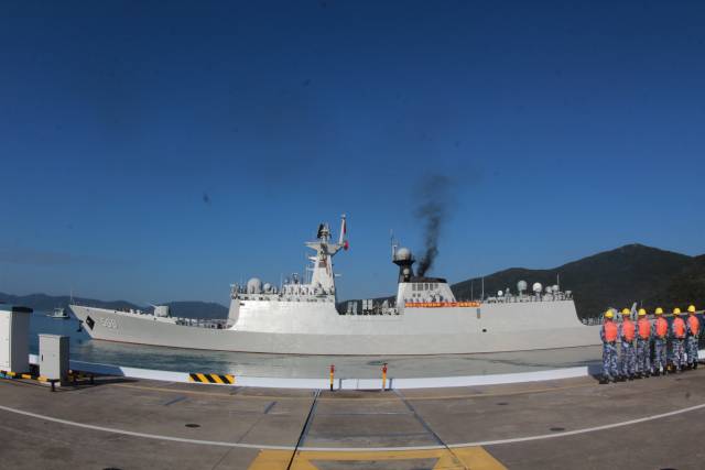 起航三舰客奔赴亚丁湾