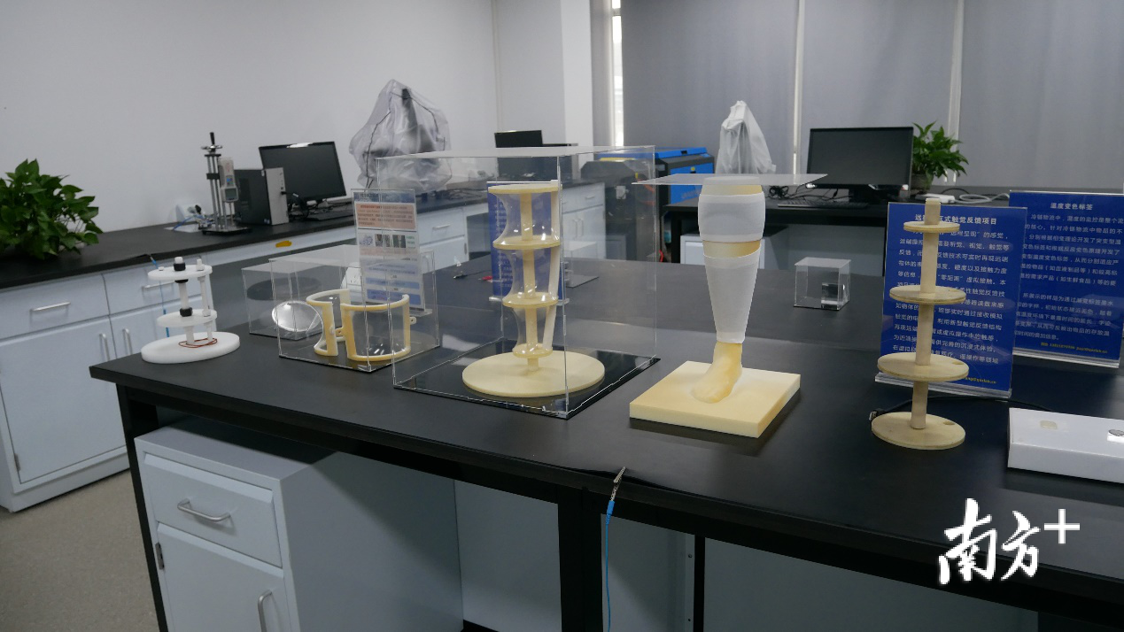 柔性智能可穿戴下肢康复系统样品。彭正子 摄