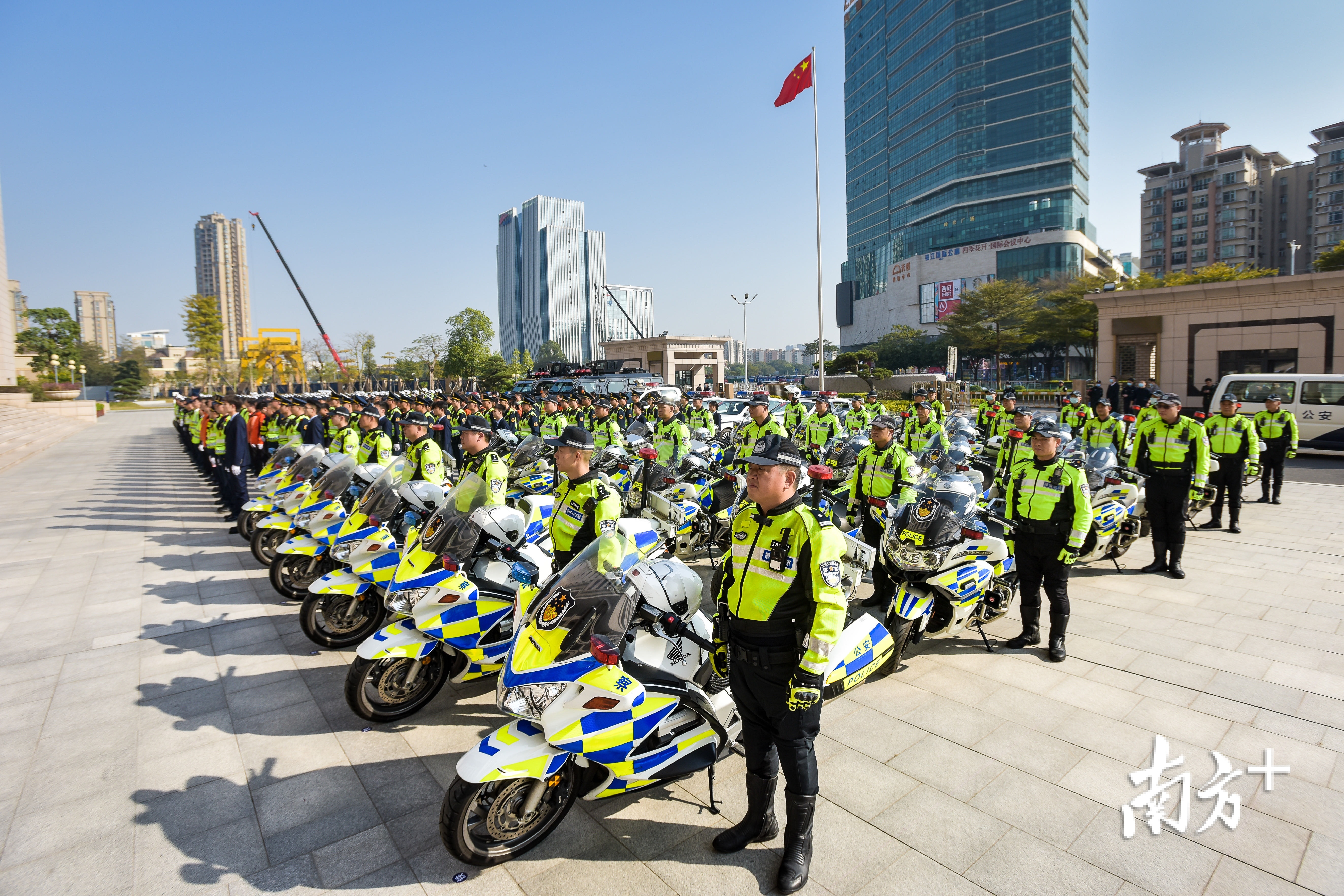 佛山公安交警提前10天启动春运安保工作。