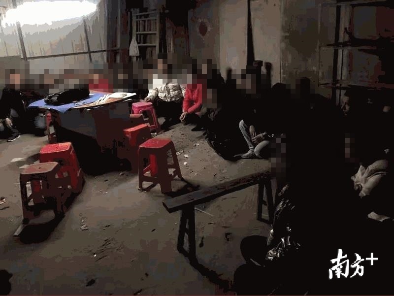 藏匿于烂尾楼的赌博窝点。 藏匿于烂尾楼的赌博窝点。