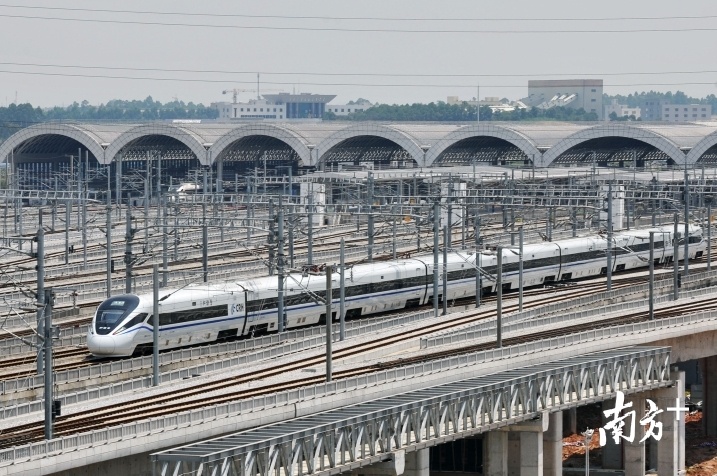 佛山西站成为粤港澳大湾区向西辐射重要枢纽。