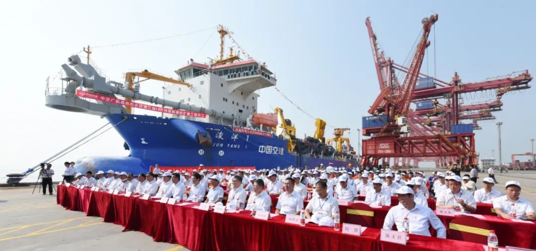 湛江港30万吨航道改扩建工程开工活动。王则昕 摄